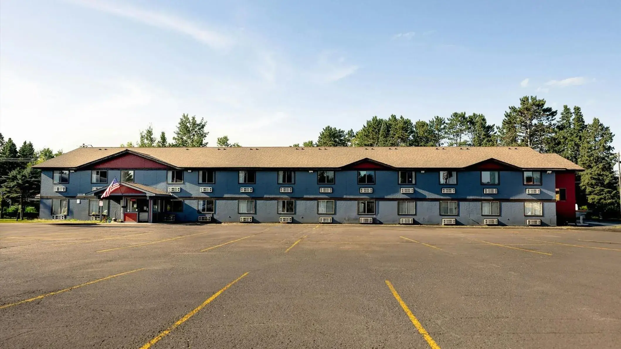 Property building in Magnuson Hotel Ironwood Property building in Magnuson Hotel Ironwood