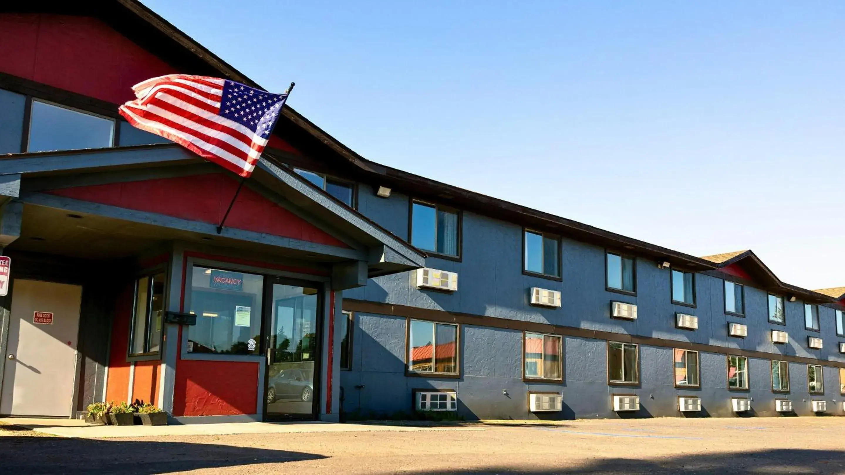 Facade/entrance in Magnuson Hotel Ironwood Facade/entrance in Magnuson Hotel Ironwood