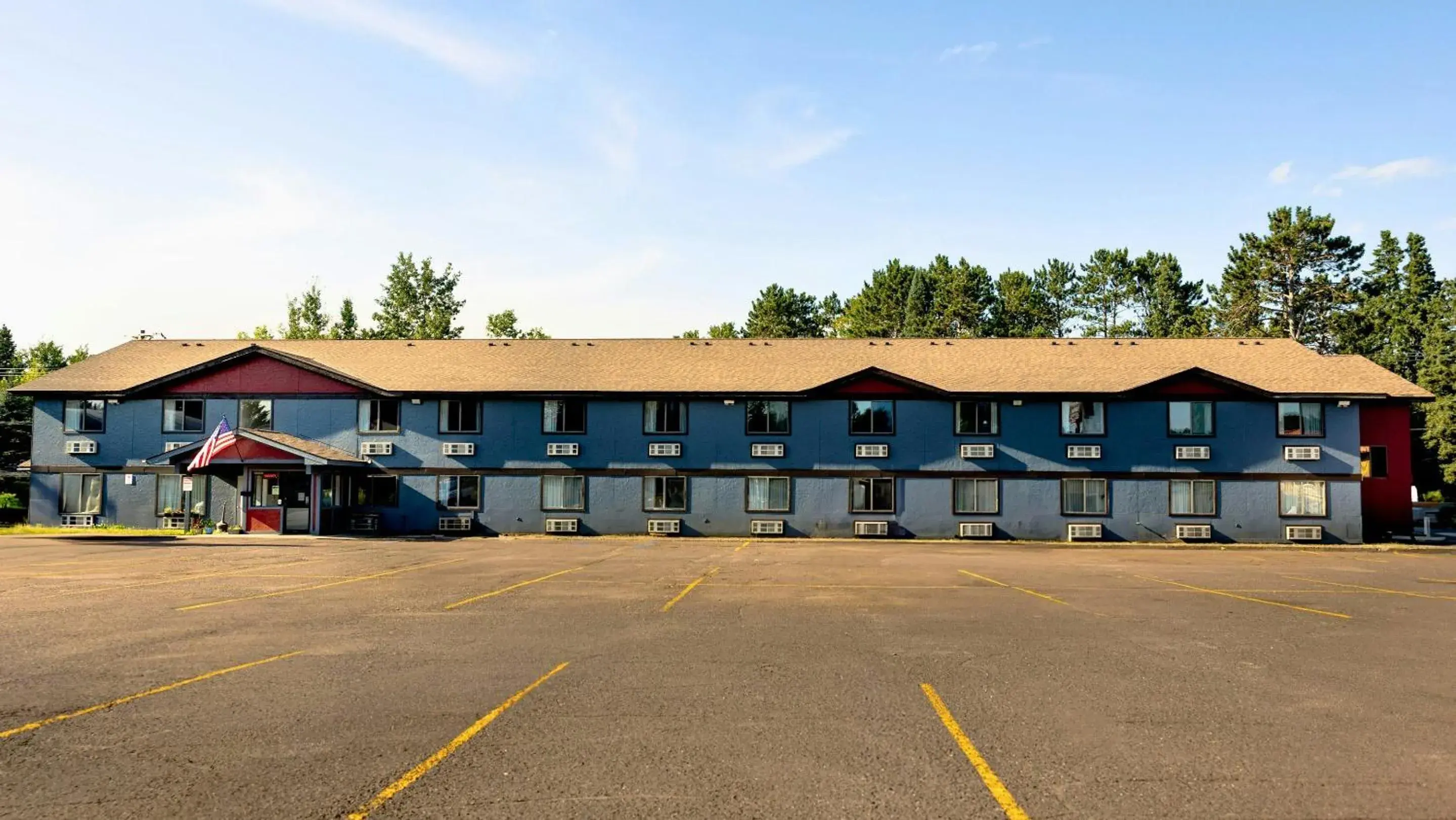Facade/entrance in Magnuson Hotel Ironwood Facade/entrance in Magnuson Hotel Ironwood