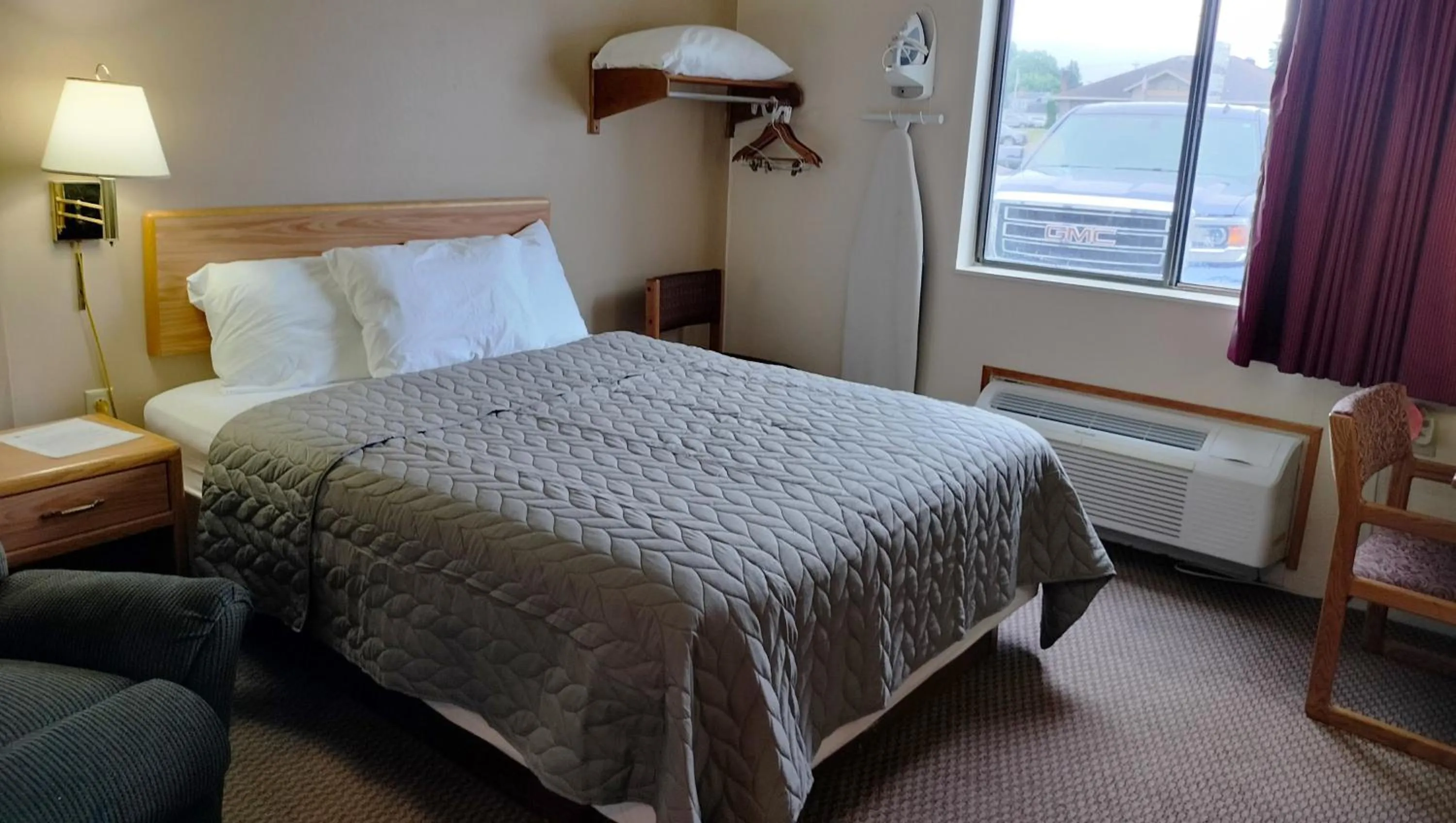 Bedroom, Bed in Magnuson Hotel Ironwood