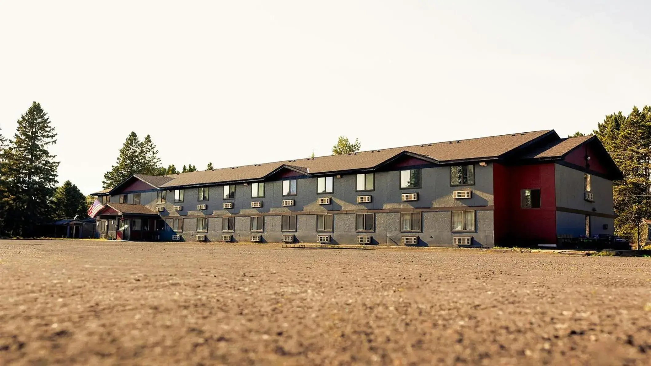 Property building in Magnuson Hotel Ironwood Property building in Magnuson Hotel Ironwood