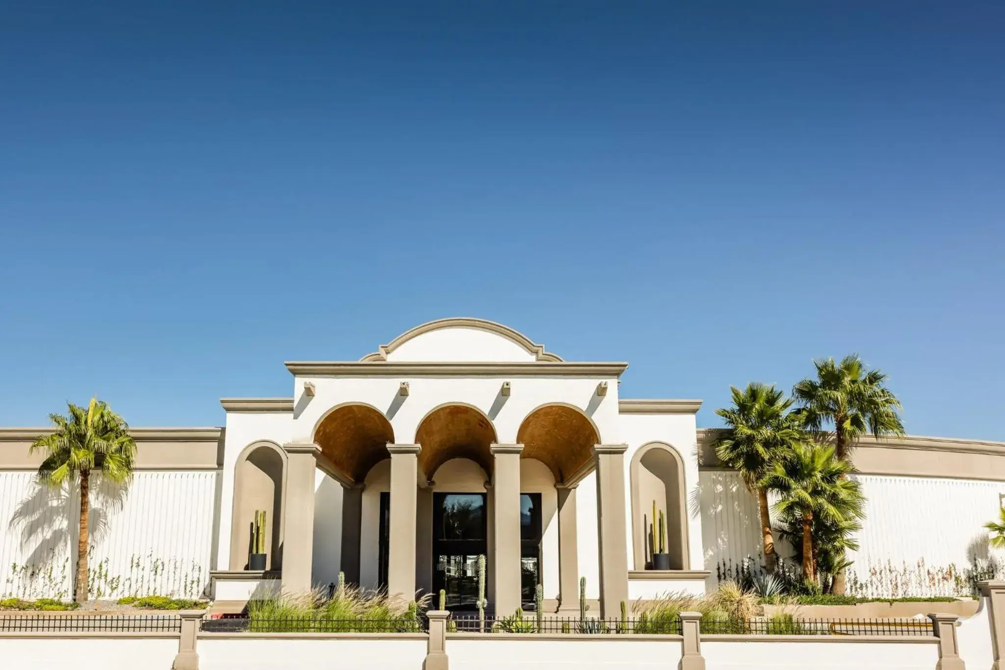 Property building in Gamma Ciudad Juarez Property building in Gamma Ciudad Juarez