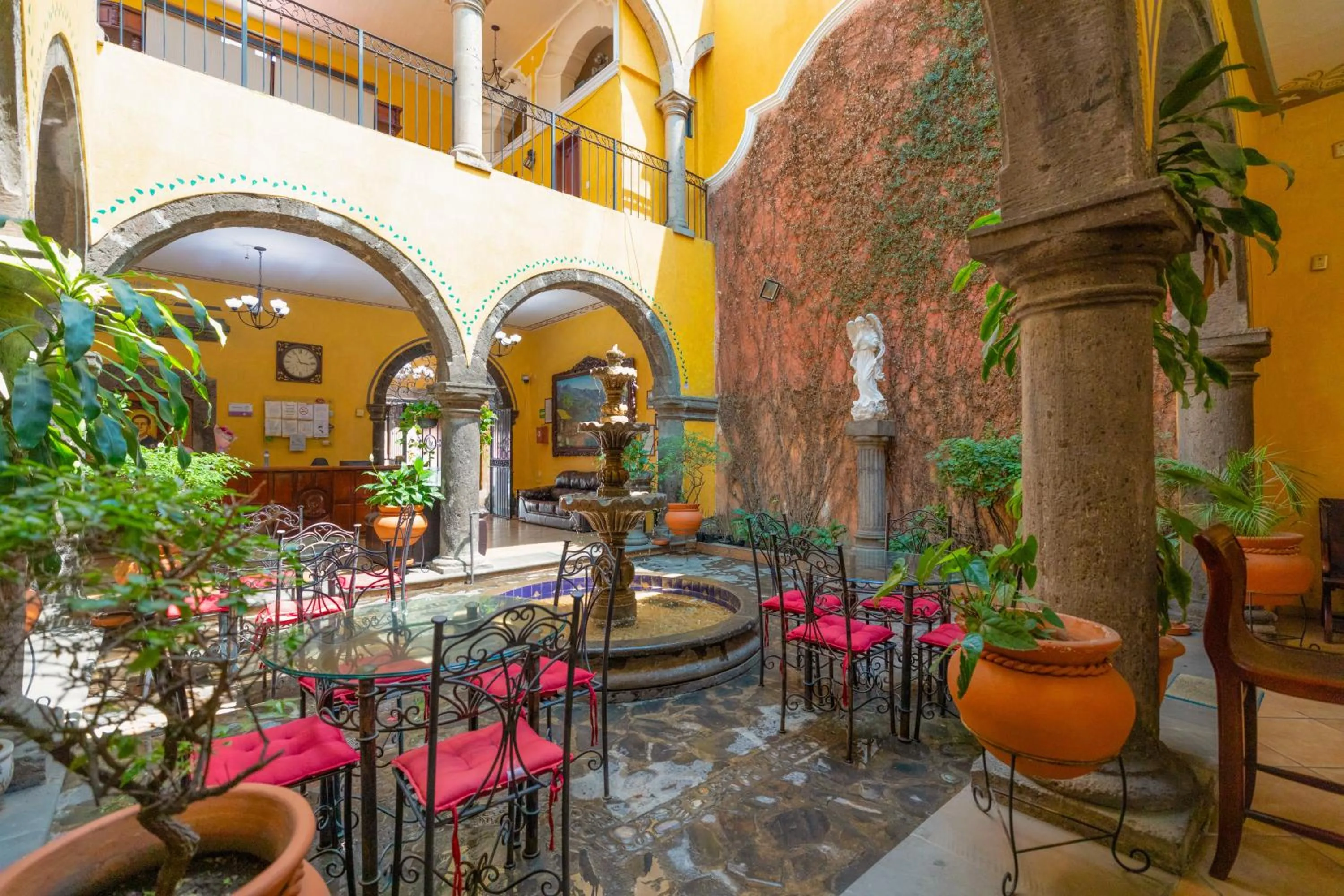 Day in Hotel Casa Dulce Maria