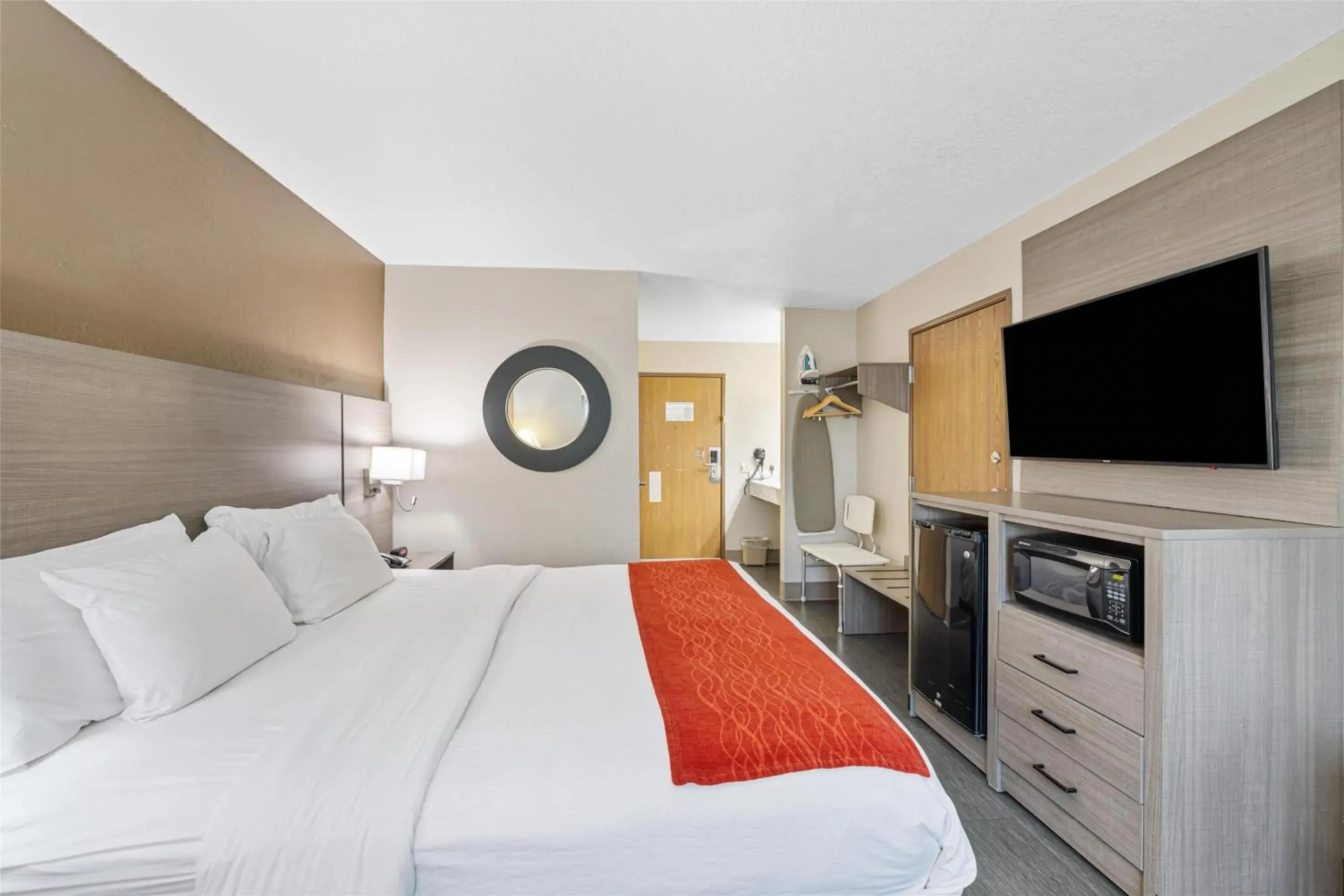 Bedroom, Bed in SureStay Plus Hotel by Best Western Kearney Bedroom, Bed in SureStay Plus Hotel by Best Western Kearney