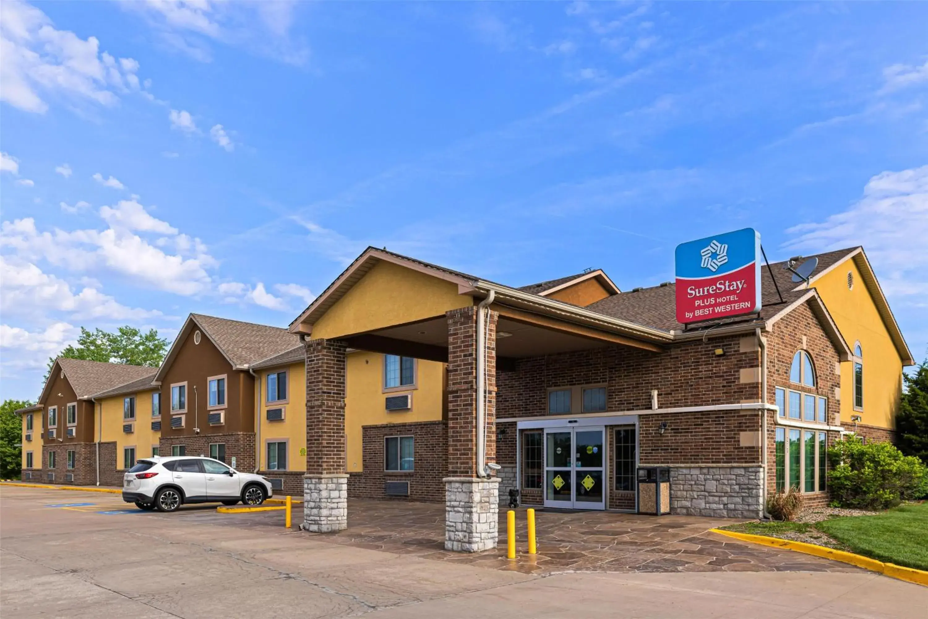 Property building in SureStay Plus Hotel by Best Western Kearney Property building in SureStay Plus Hotel by Best Western Kearney