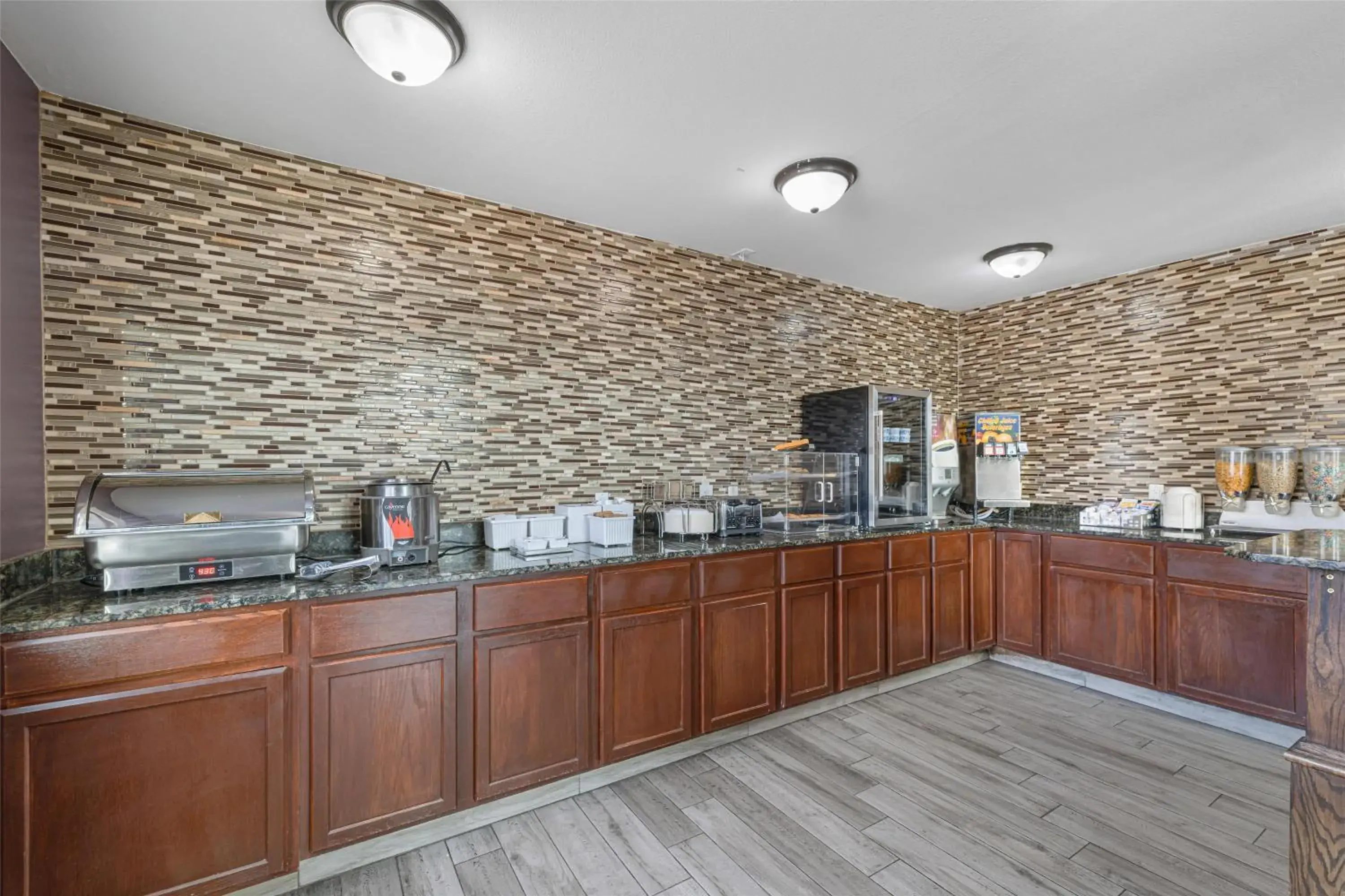 Restaurant/places to eat in SureStay Plus Hotel by Best Western Kearney Restaurant/places to eat in SureStay Plus Hotel by Best Western Kearney