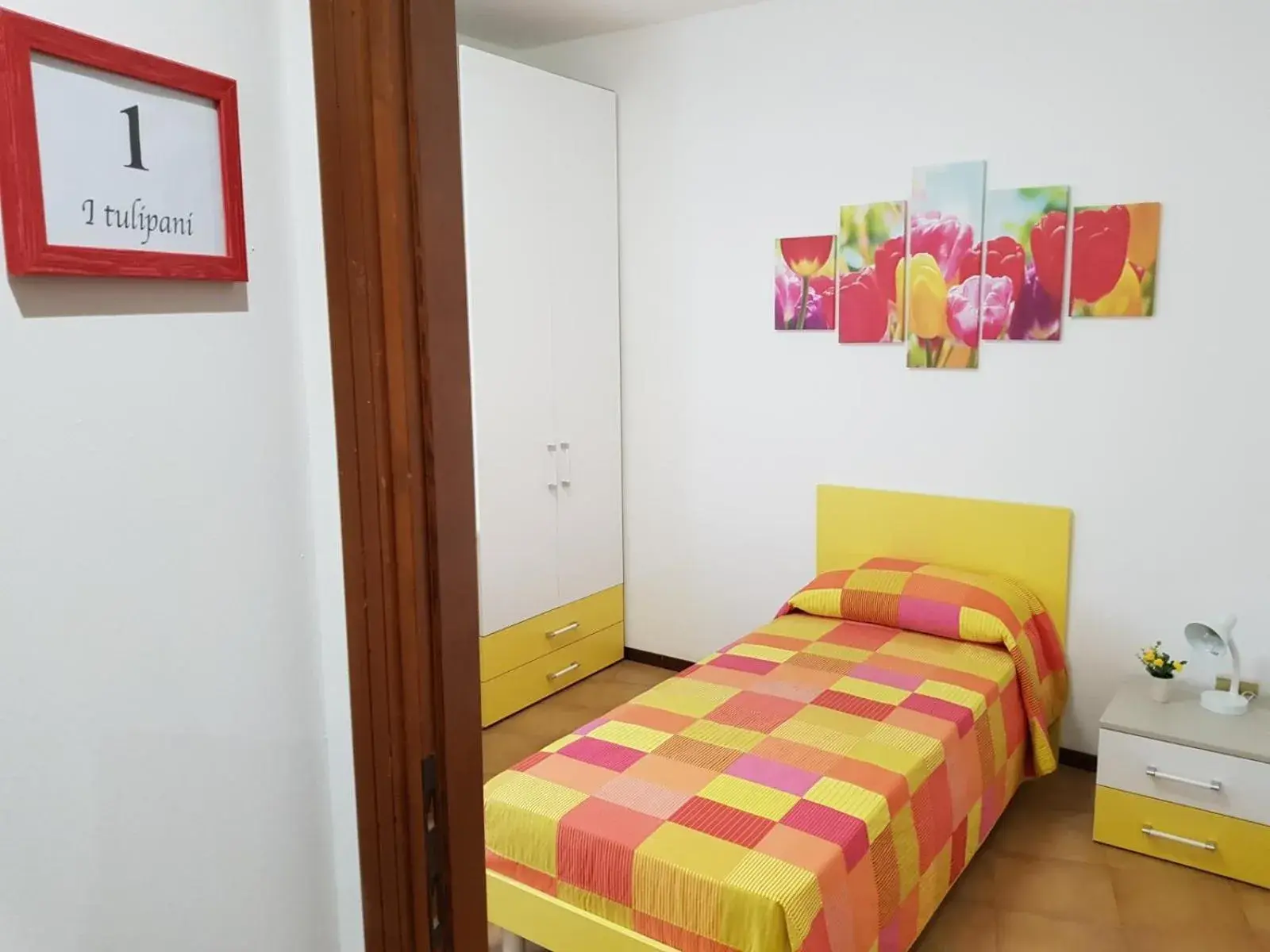 Single Room with Private Bathroom in MAYFLOWERS B&B Zona Ospedale Cisanello Pisa Single Room with Private Bathroom in MAYFLOWERS B&B Zona Ospedale Cisanello Pisa