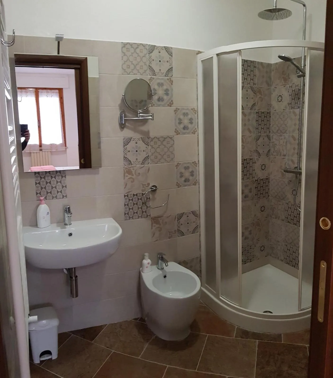 Shower in MAYFLOWERS B&B Zona Ospedale Cisanello Pisa