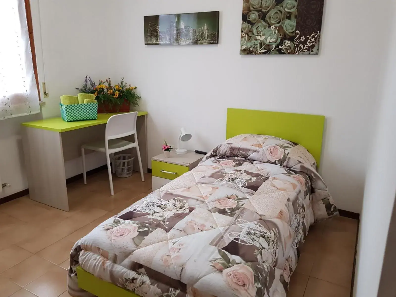 Single Room with Private External Bathroom in MAYFLOWERS B&B Zona Ospedale Cisanello Pisa Single Room with Private External Bathroom in MAYFLOWERS B&B Zona Ospedale Cisanello Pisa