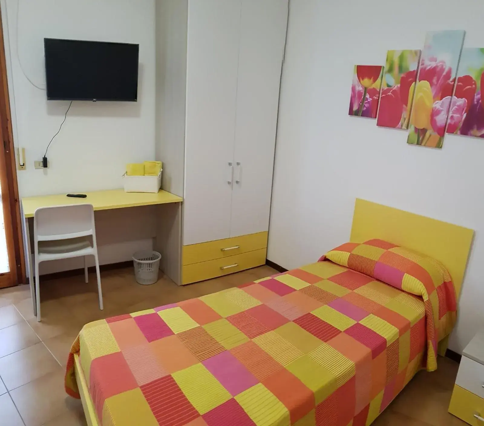 Single Room with Private Bathroom in MAYFLOWERS B&B Zona Ospedale Cisanello Pisa Single Room with Private Bathroom in MAYFLOWERS B&B Zona Ospedale Cisanello Pisa