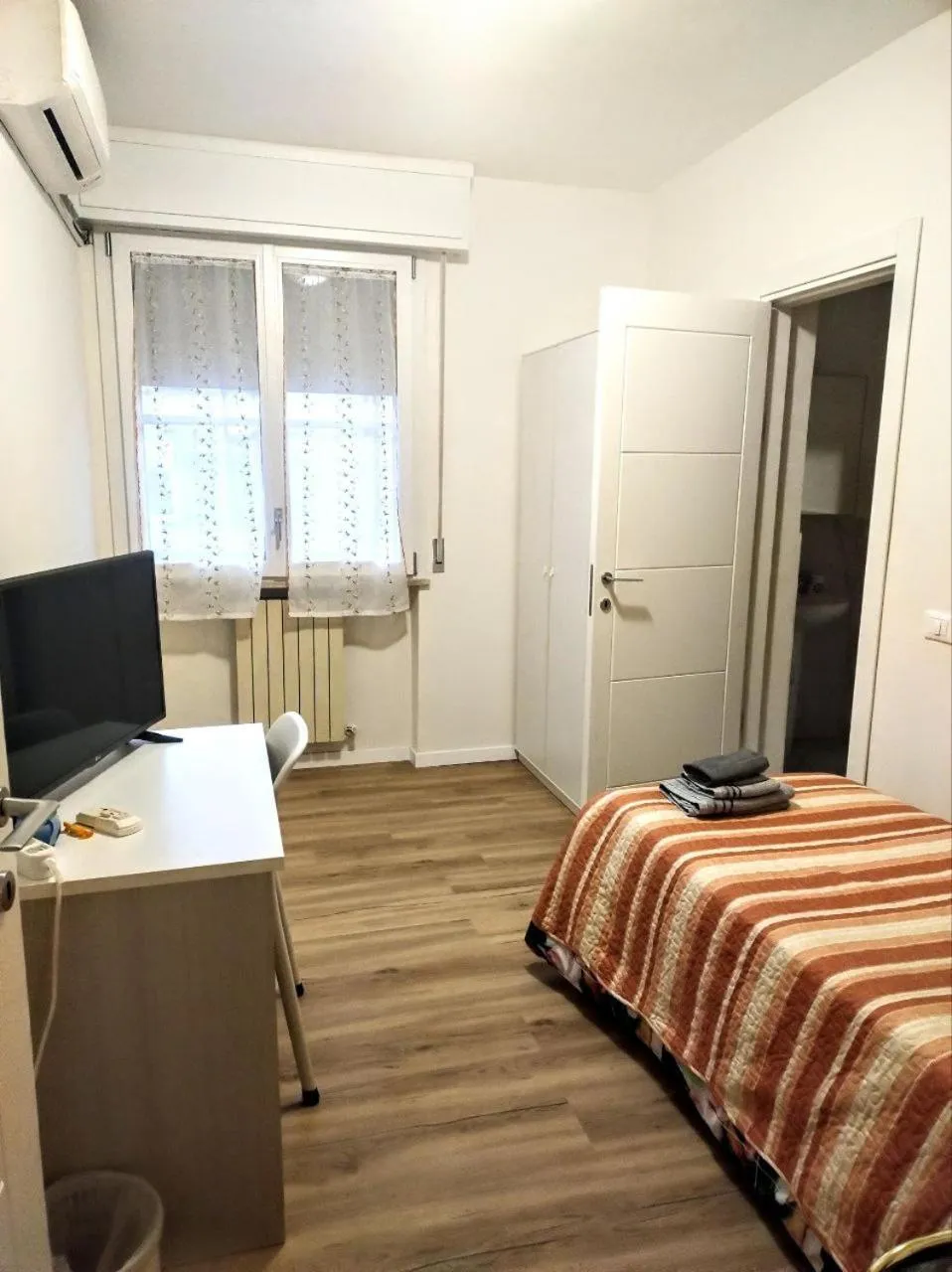 Bed in MAYFLOWERS B&B Zona Ospedale Cisanello Pisa