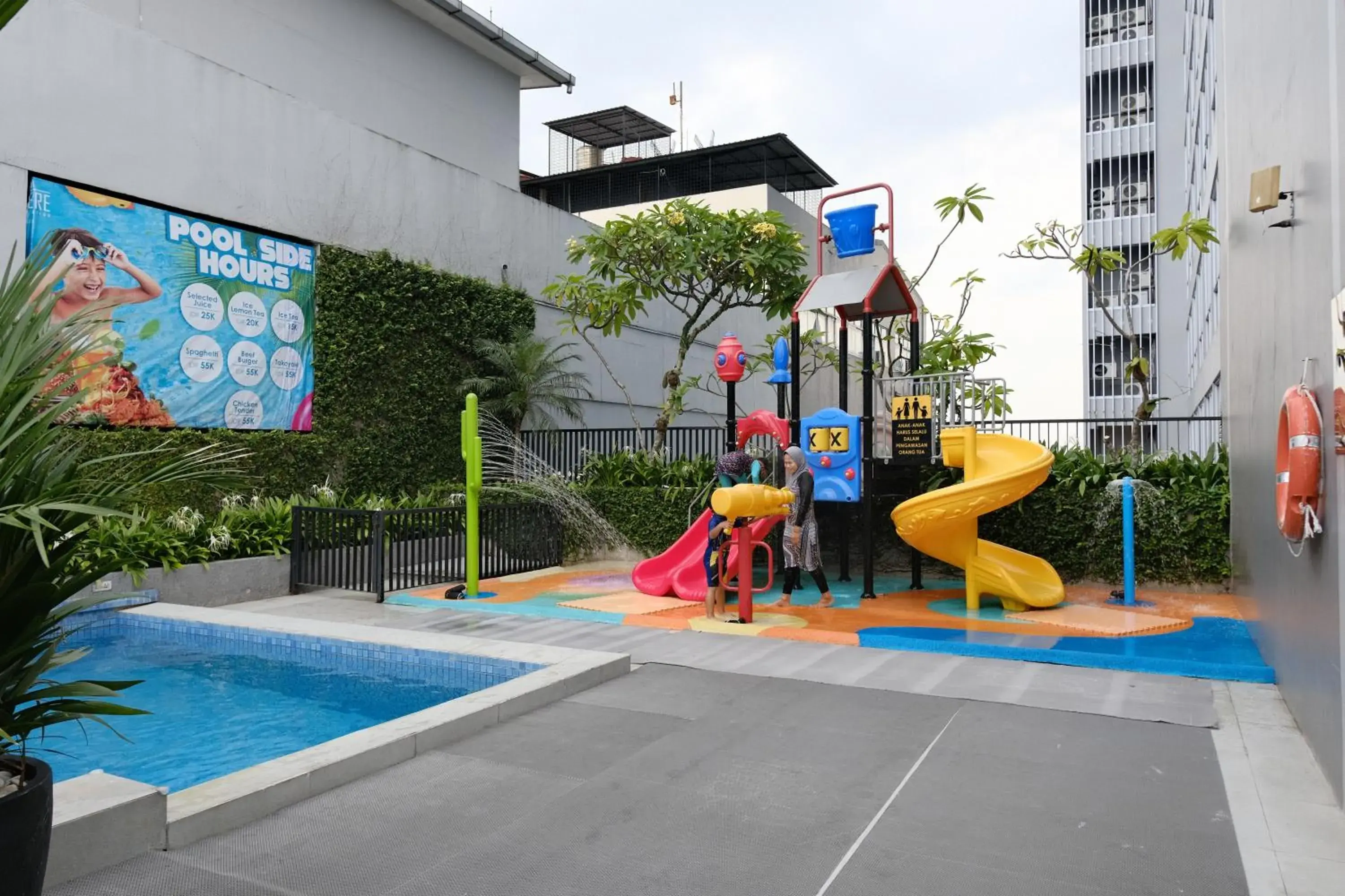 Swimming pool in The Premiere Pekanbaru Swimming pool in The Premiere Pekanbaru