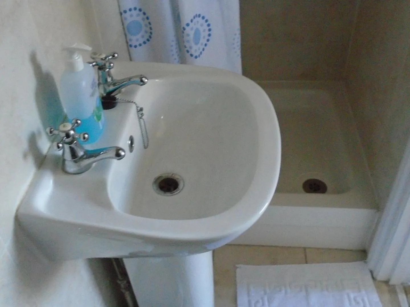 Bathroom in Cherry End Bed and Breakfast