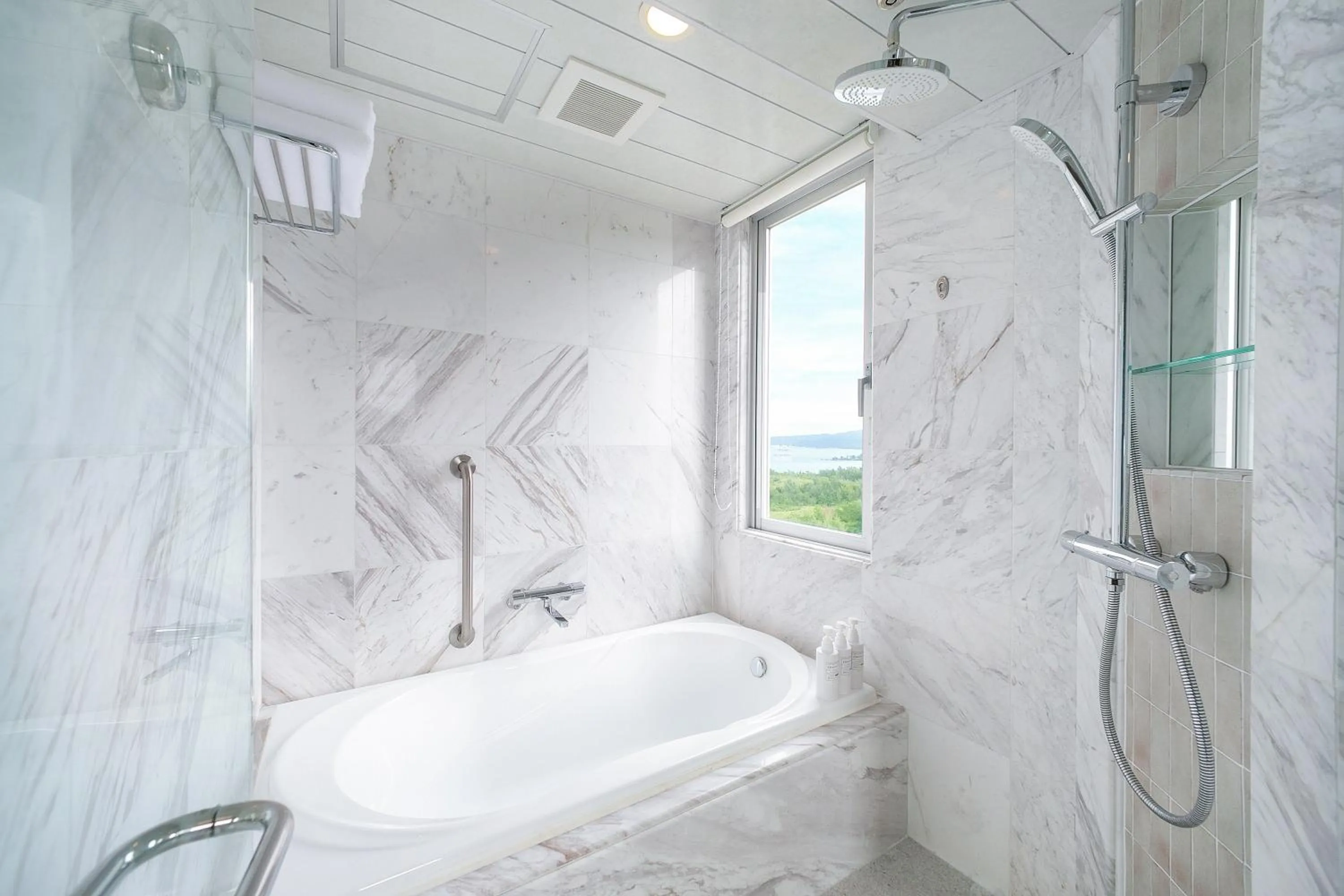 Bathroom in Oriental Hotel Okinawa Resort & Spa