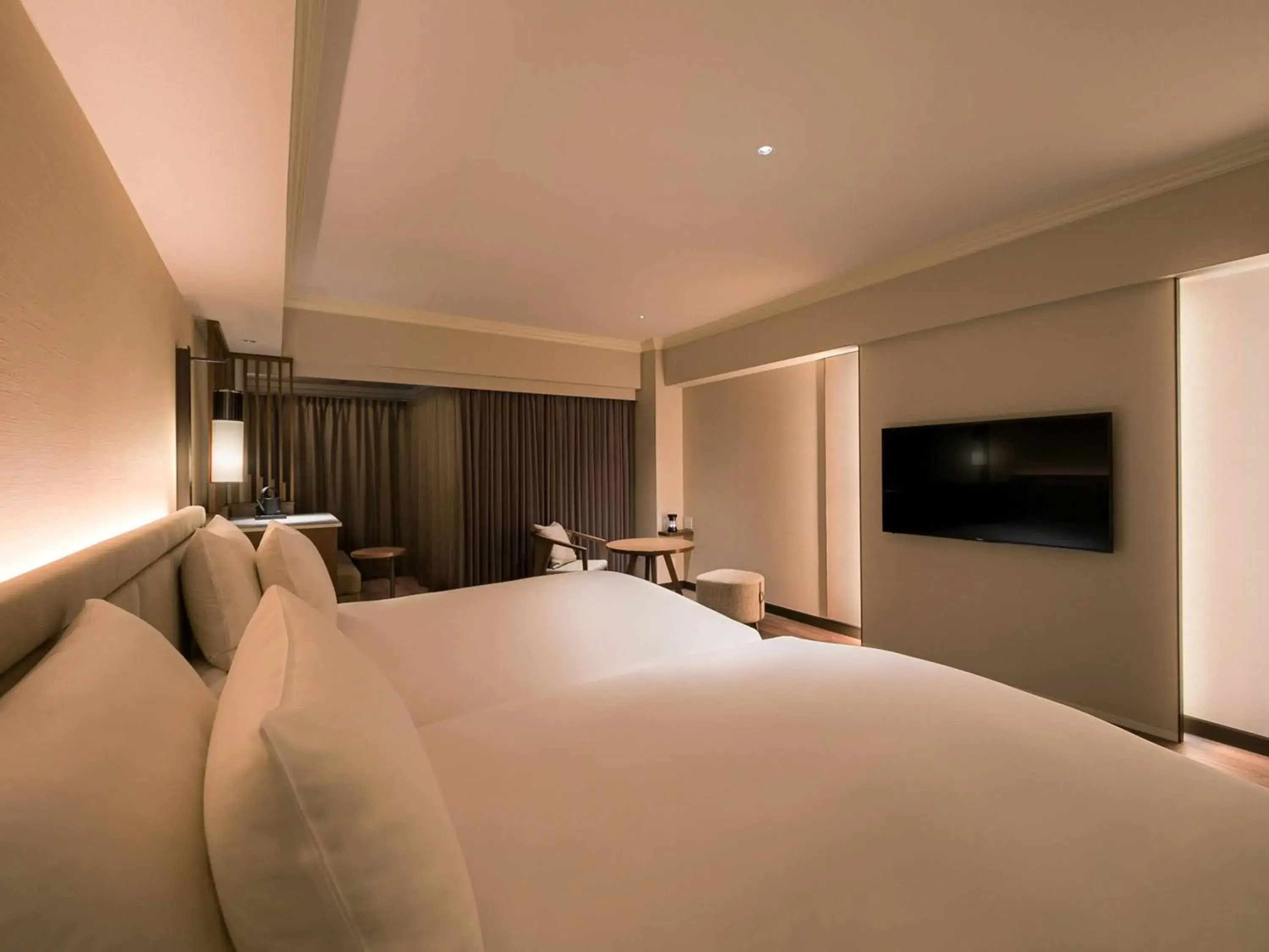 Photo of the whole room, Bed in Oriental Hotel Okinawa Resort & Spa Photo of the whole room, Bed in Oriental Hotel Okinawa Resort & Spa