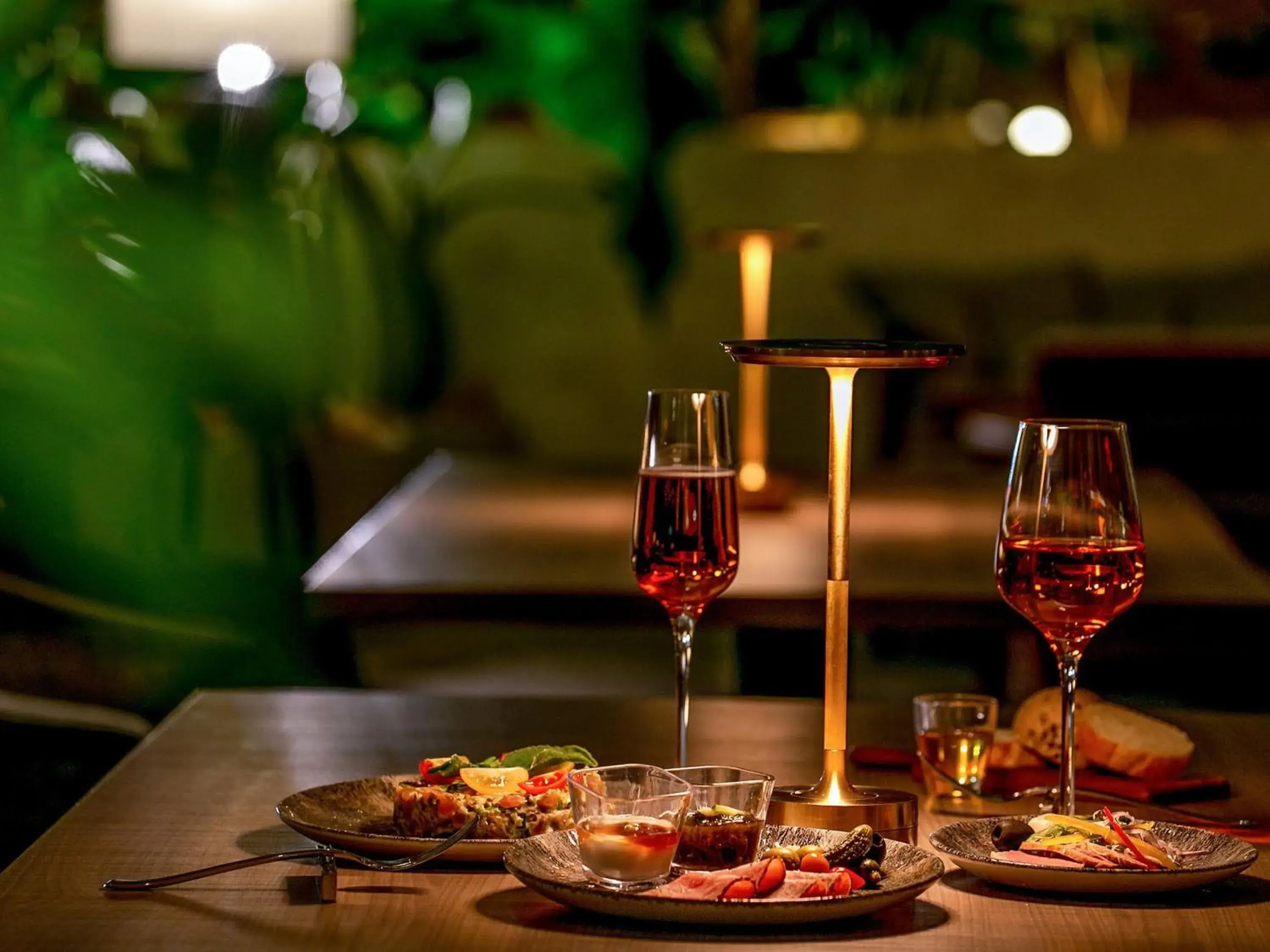 Lounge or bar in Oriental Hotel Okinawa Resort & Spa Lounge or bar in Oriental Hotel Okinawa Resort & Spa