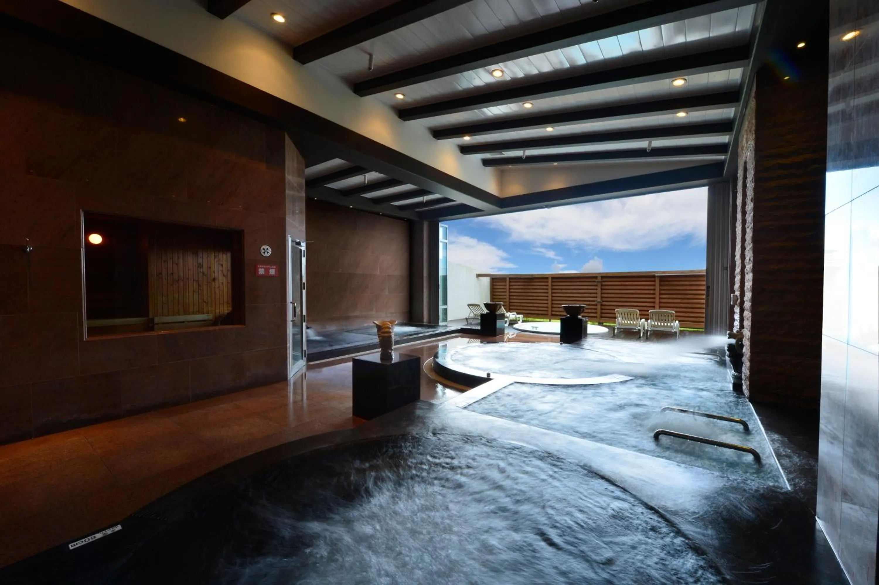Spa and wellness centre/facilities in Oriental Hotel Okinawa Resort & Spa