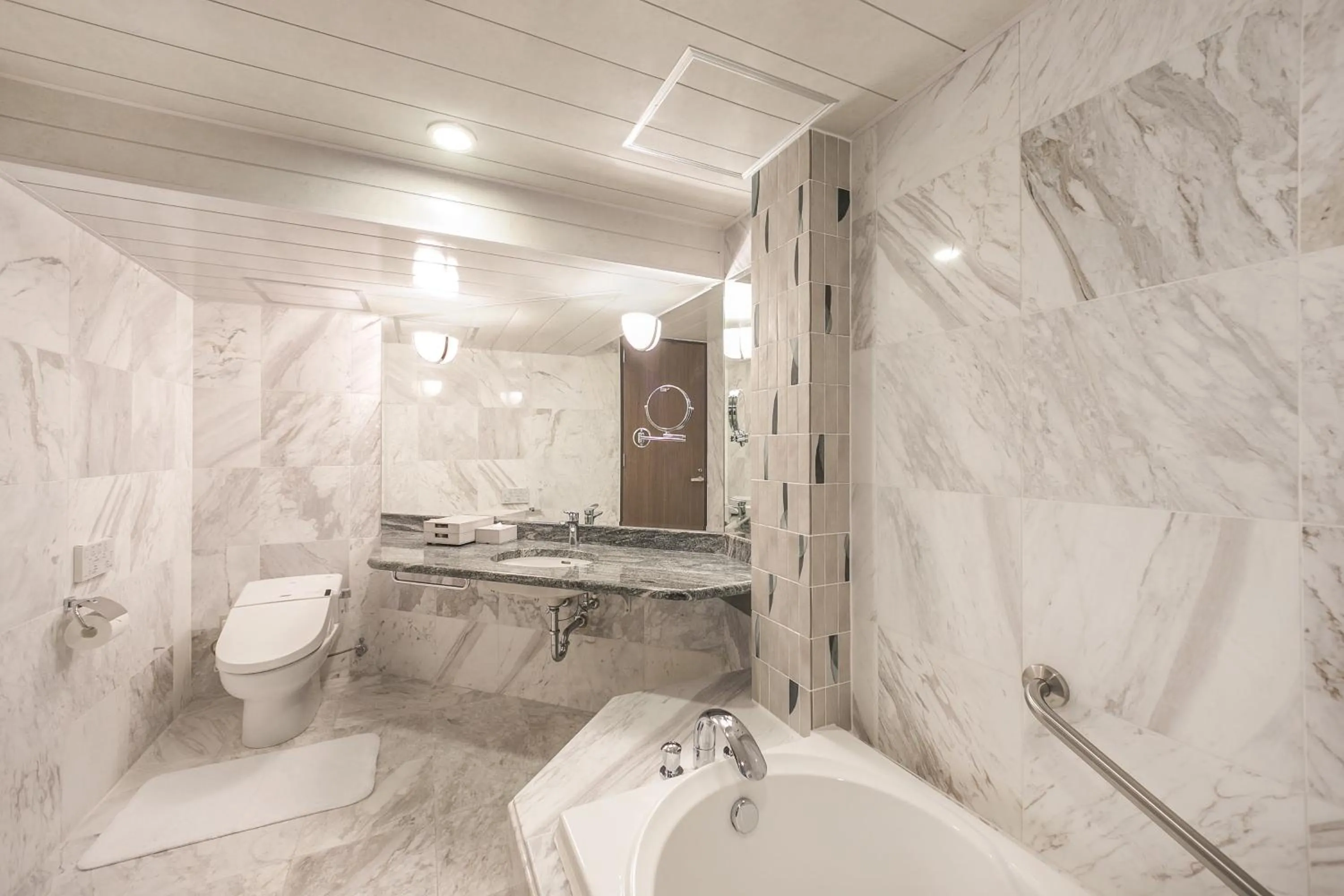 Bathroom in Oriental Hotel Okinawa Resort & Spa