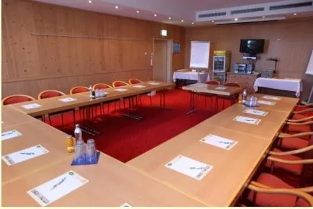 Business facilities in Oldtimer Motorhotel Guntramsdorf