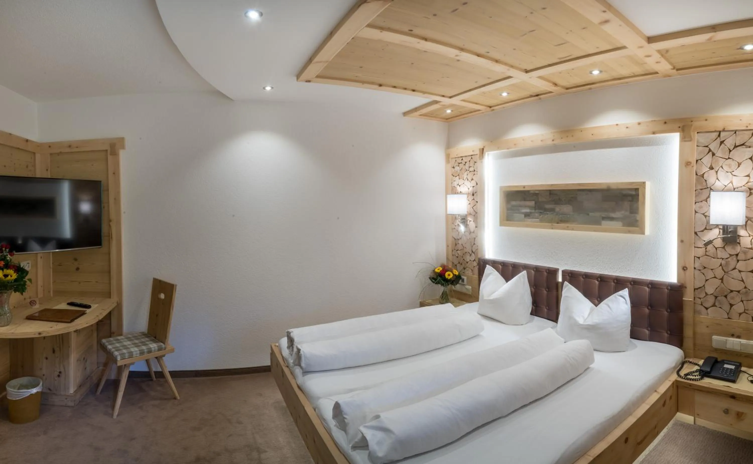 Photo of the whole room, Bed in Hotel Huber Hochland