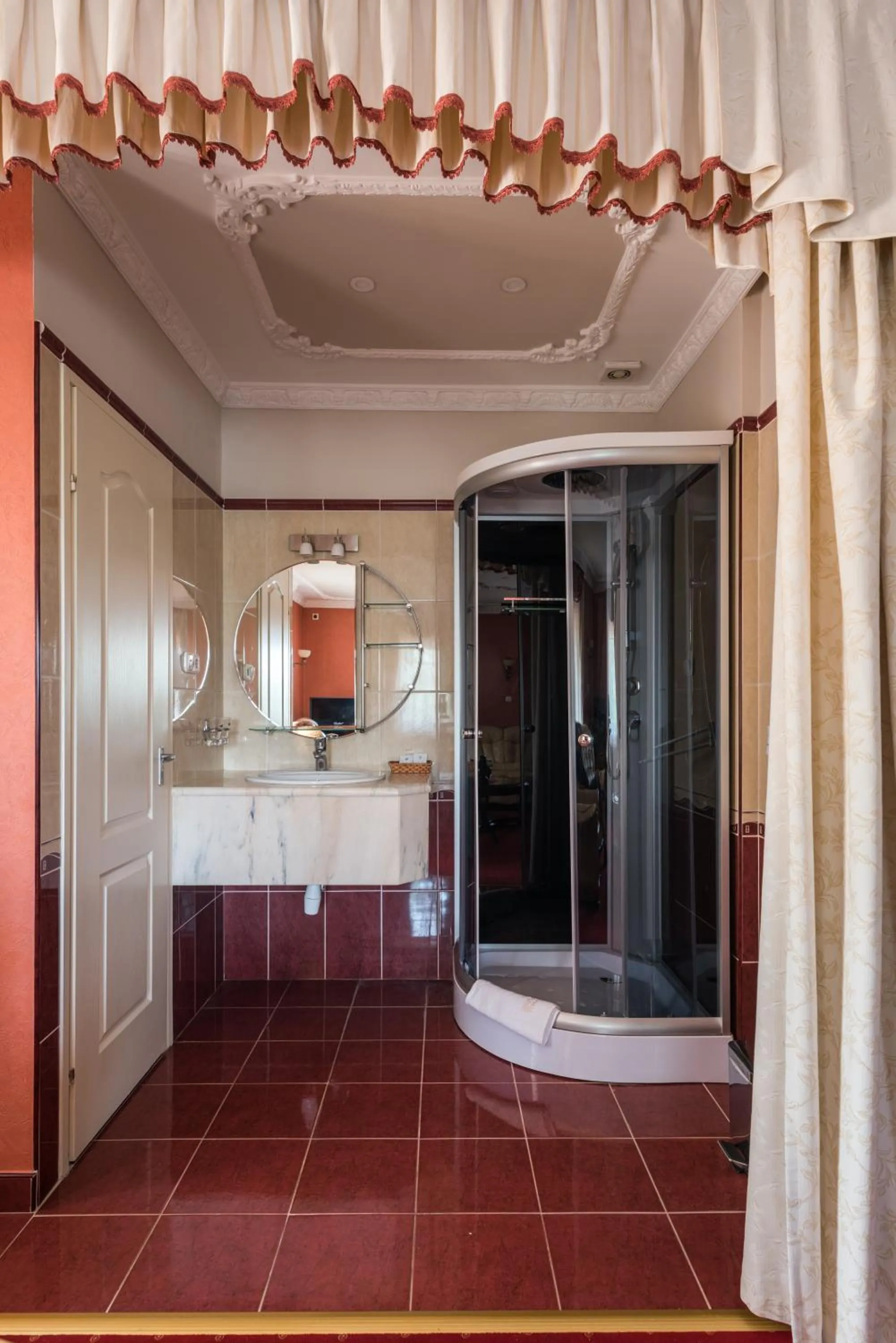 Shower in Hotel Bíbic és Tüskevár Étterem és Horgásztó