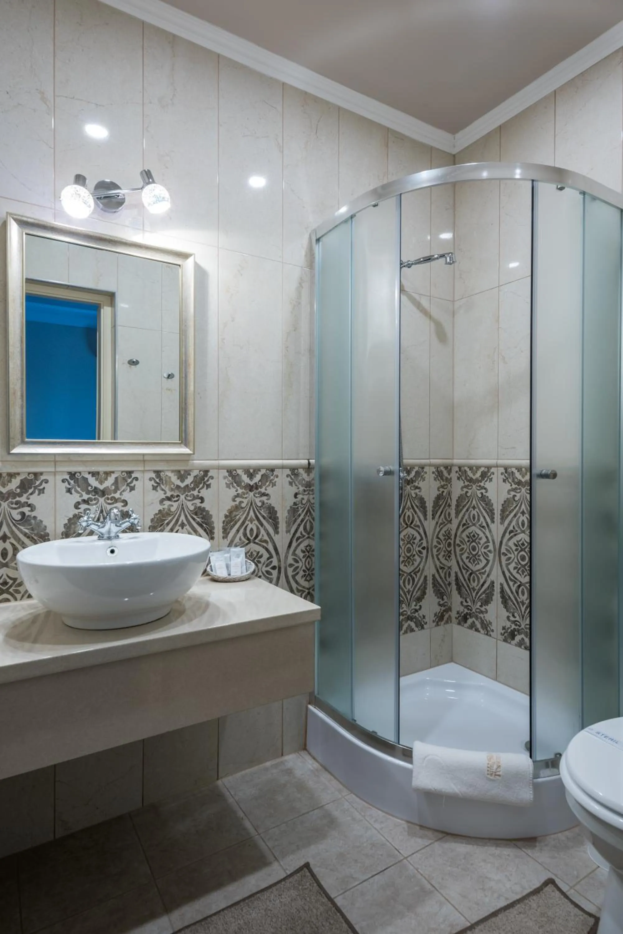 Bathroom in Hotel Bíbic és Tüskevár Étterem és Horgásztó