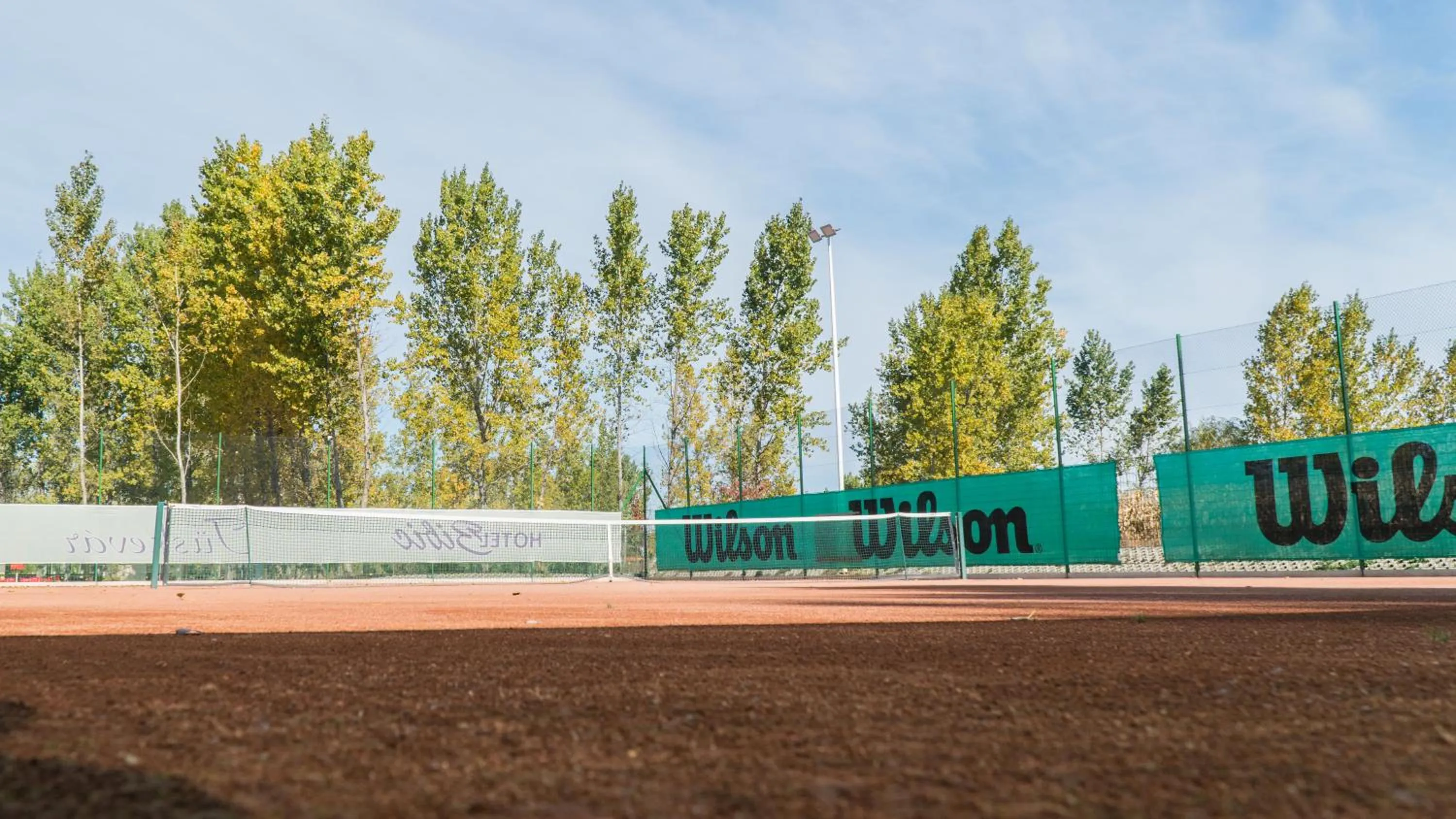 Tennis court in Hotel Bíbic és Tüskevár Étterem és Horgásztó