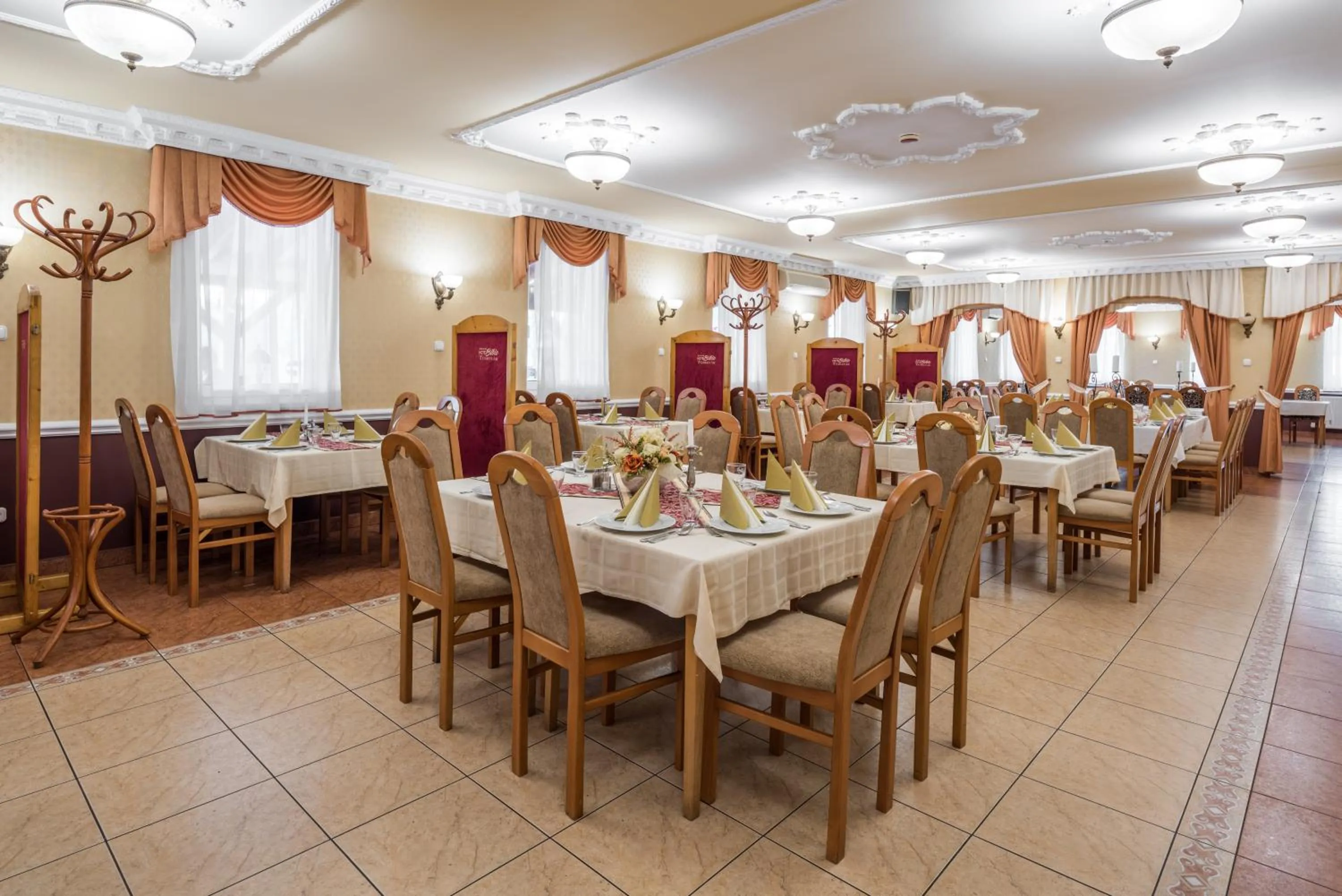 Restaurant/places to eat in Hotel Bíbic és Tüskevár Étterem és Horgásztó