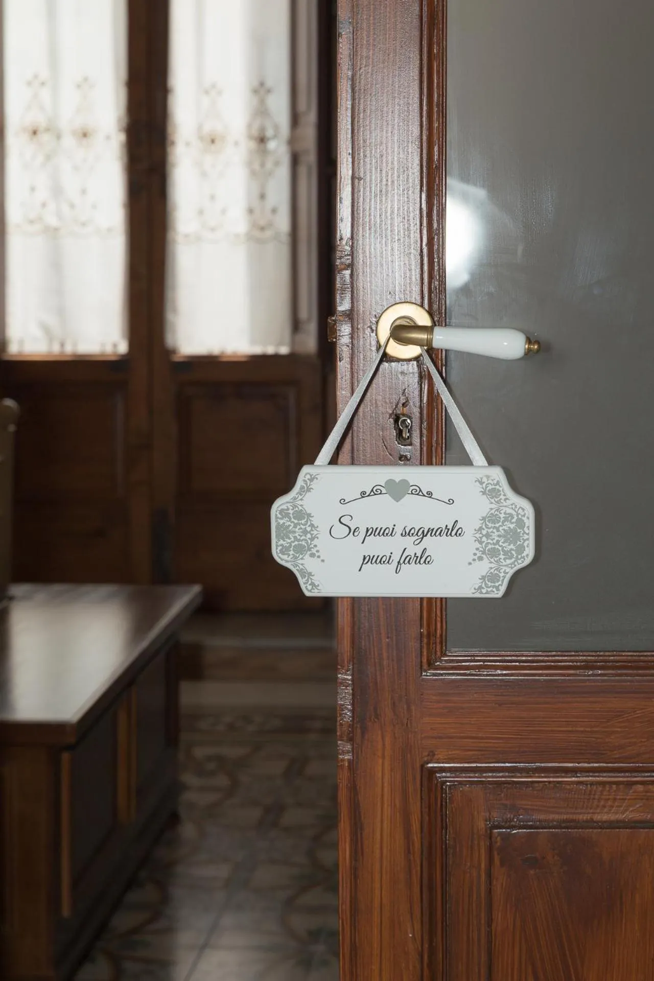 Logo/Certificate/Sign in Torres Suite