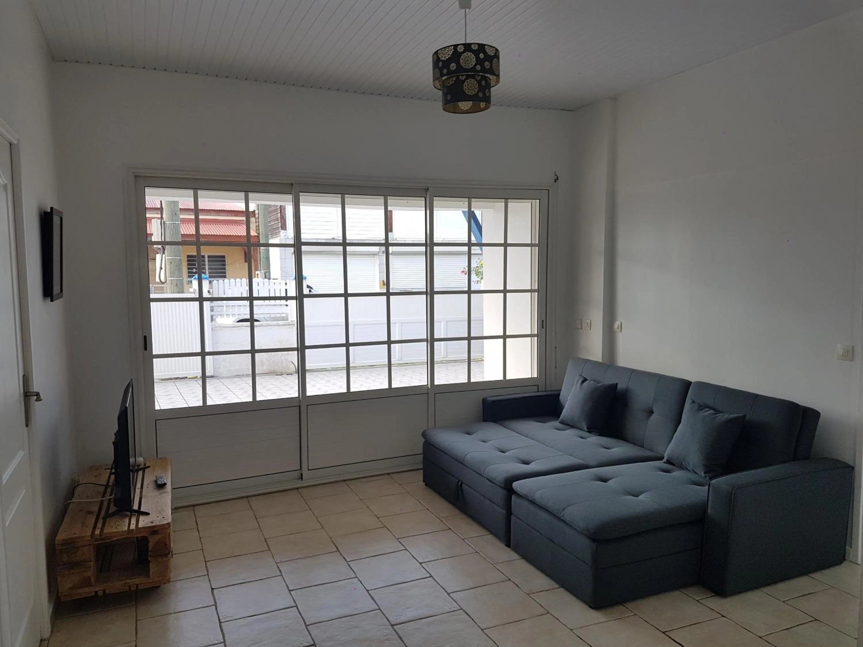 Communal lounge/ TV room in Ilet Blanc