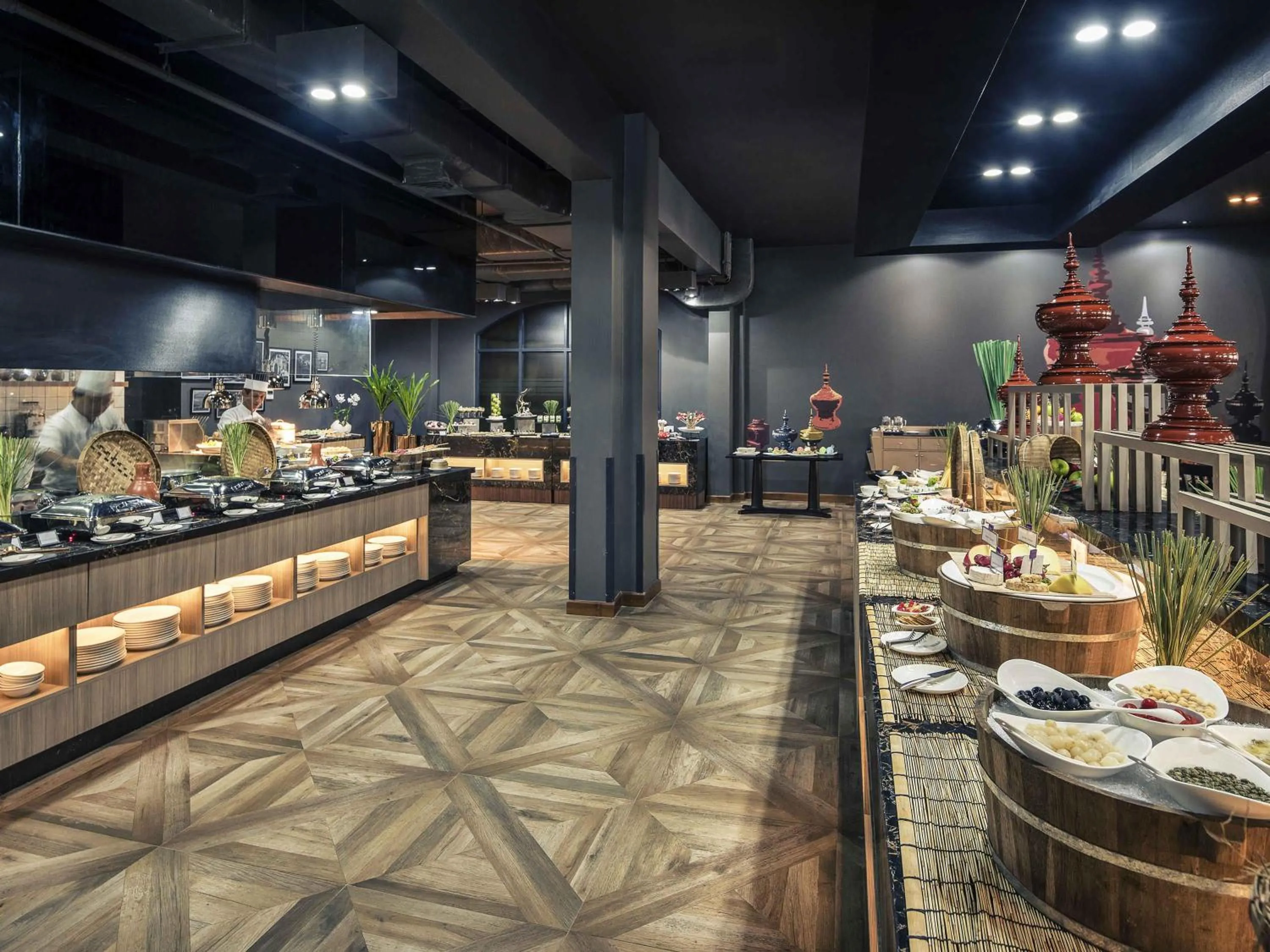 Restaurant/places to eat in Mercure Yangon Kaba Aye