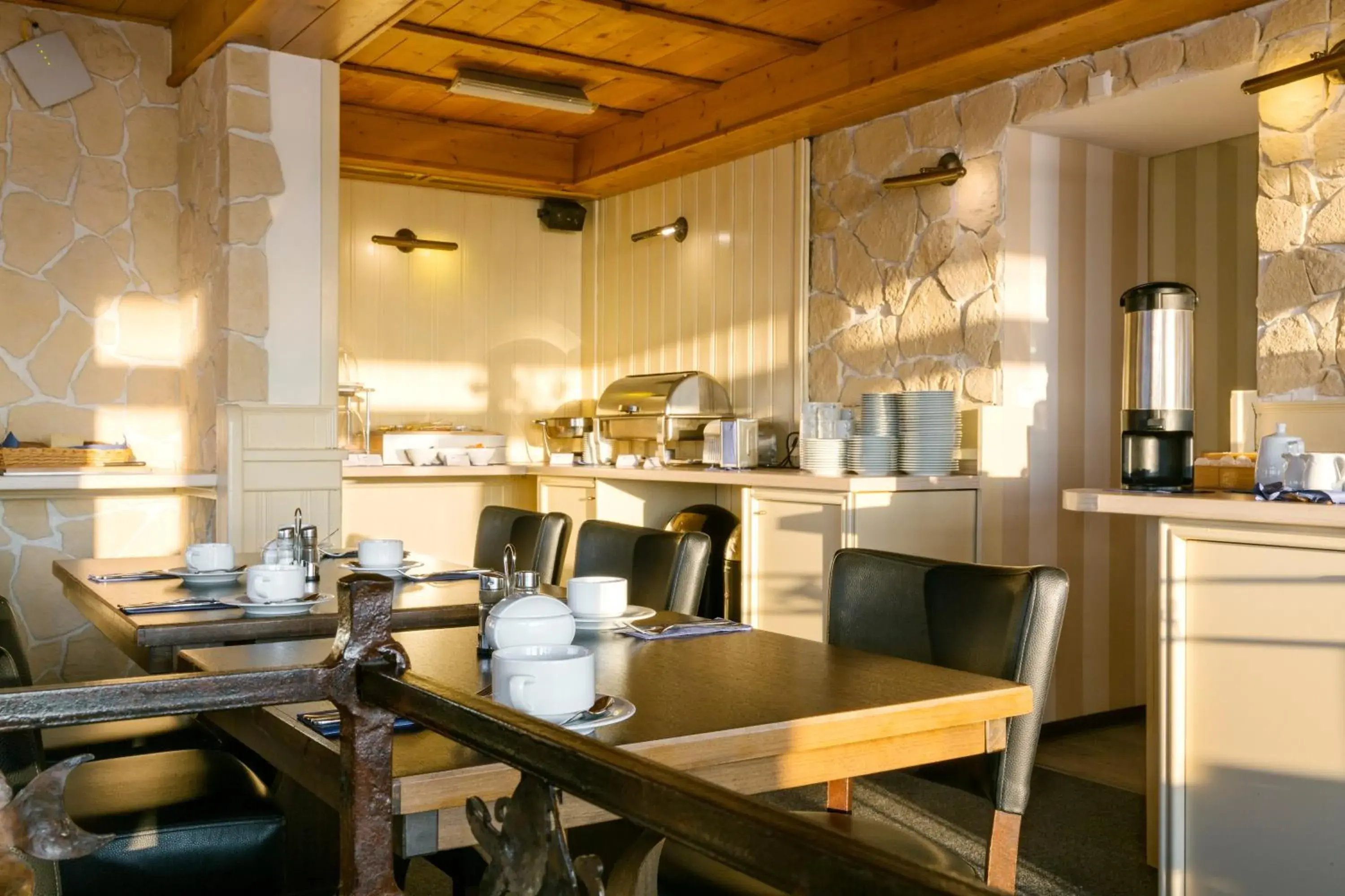 Buffet breakfast in Hotel auf den Hummerklippen Buffet breakfast in Hotel auf den Hummerklippen