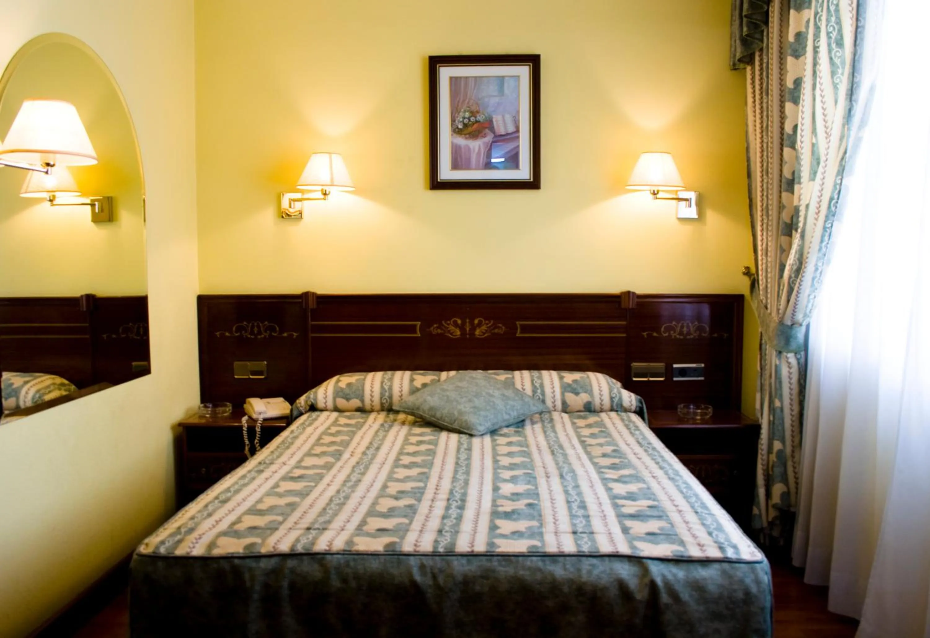 Photo of the whole room, Bed in Hostal Centro Sol Madrid