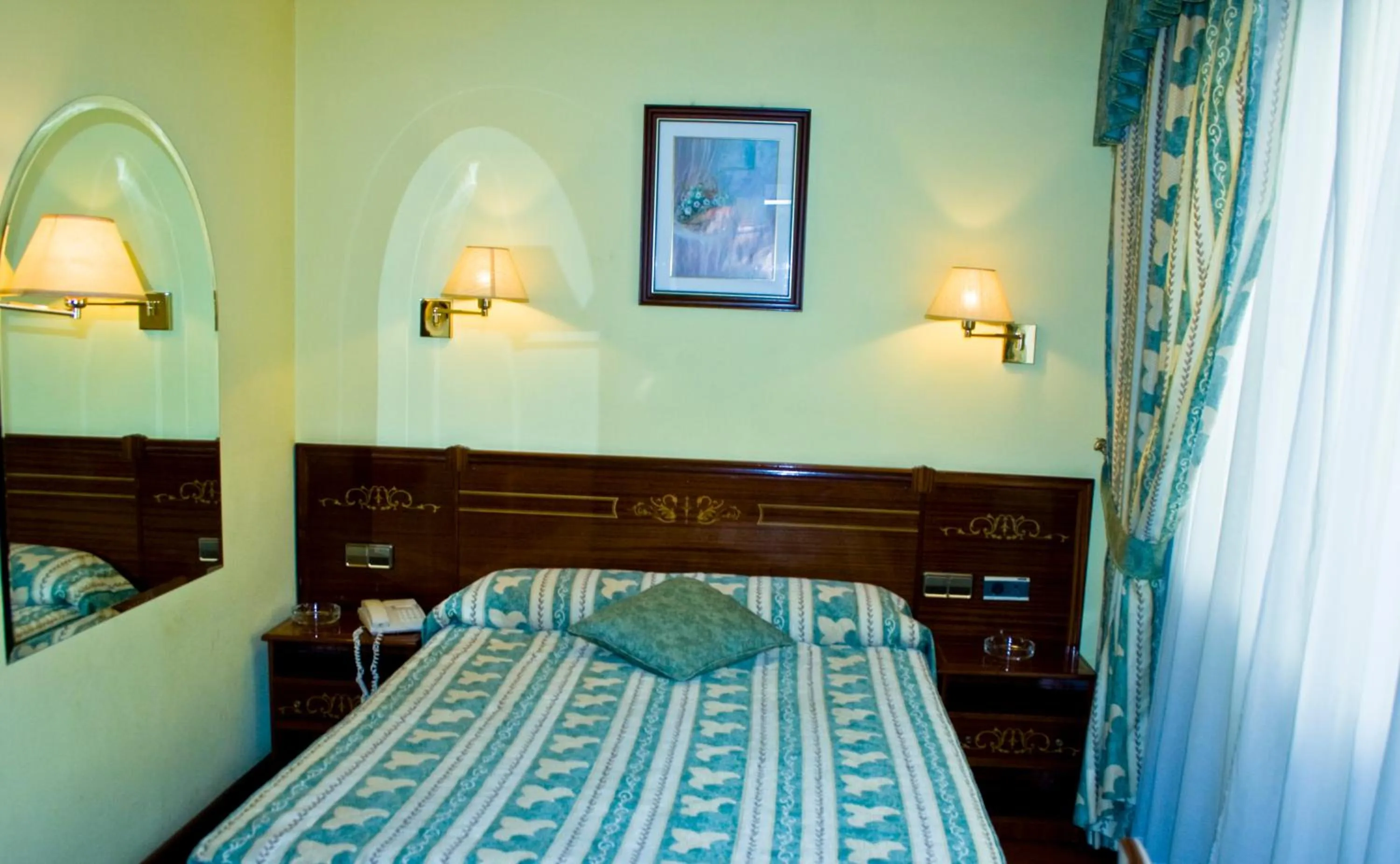 Photo of the whole room, Bed in Hostal Centro Sol Madrid