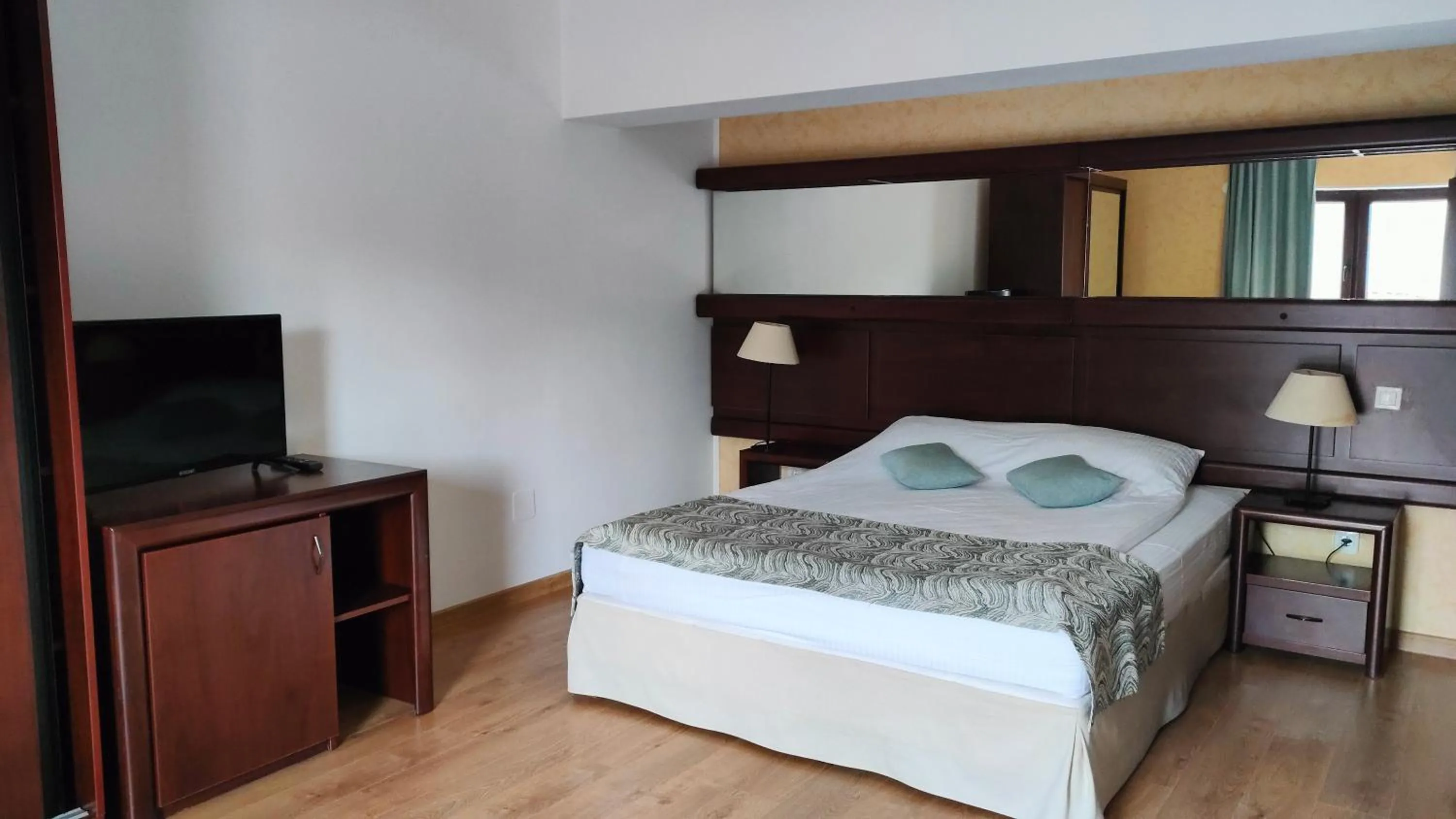 Bed in Hotel Valea cu Pesti