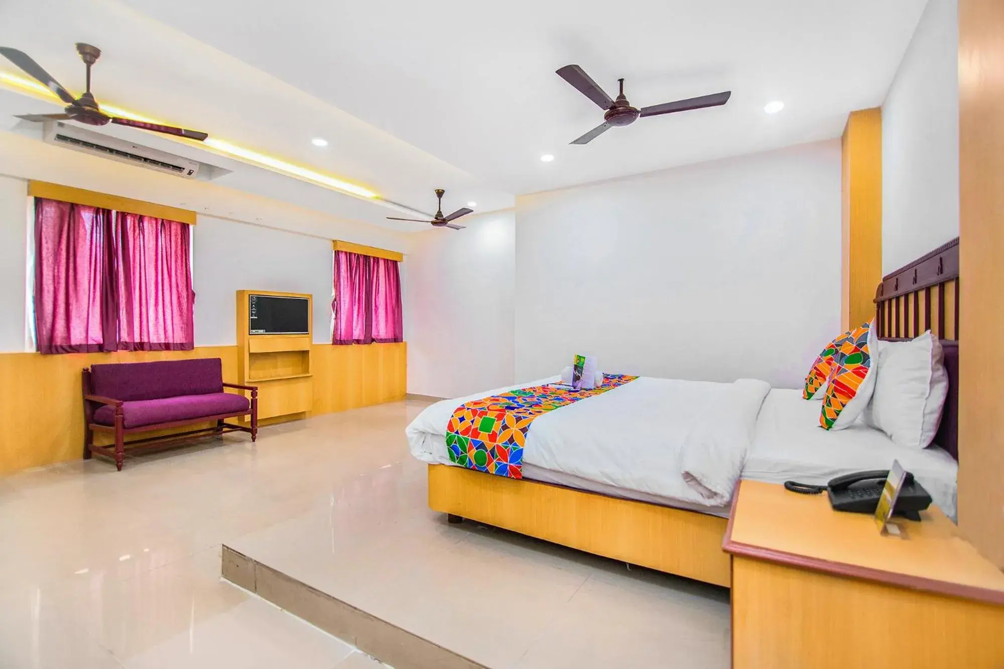 Suite - single occupancy in FabExpress Picnic Plaza Mylapore Suite - single occupancy in FabExpress Picnic Plaza Mylapore