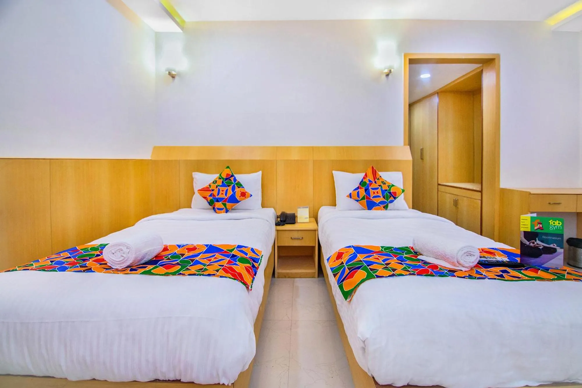 Coffee/tea facilities, Bed in FabExpress Picnic Plaza Mylapore