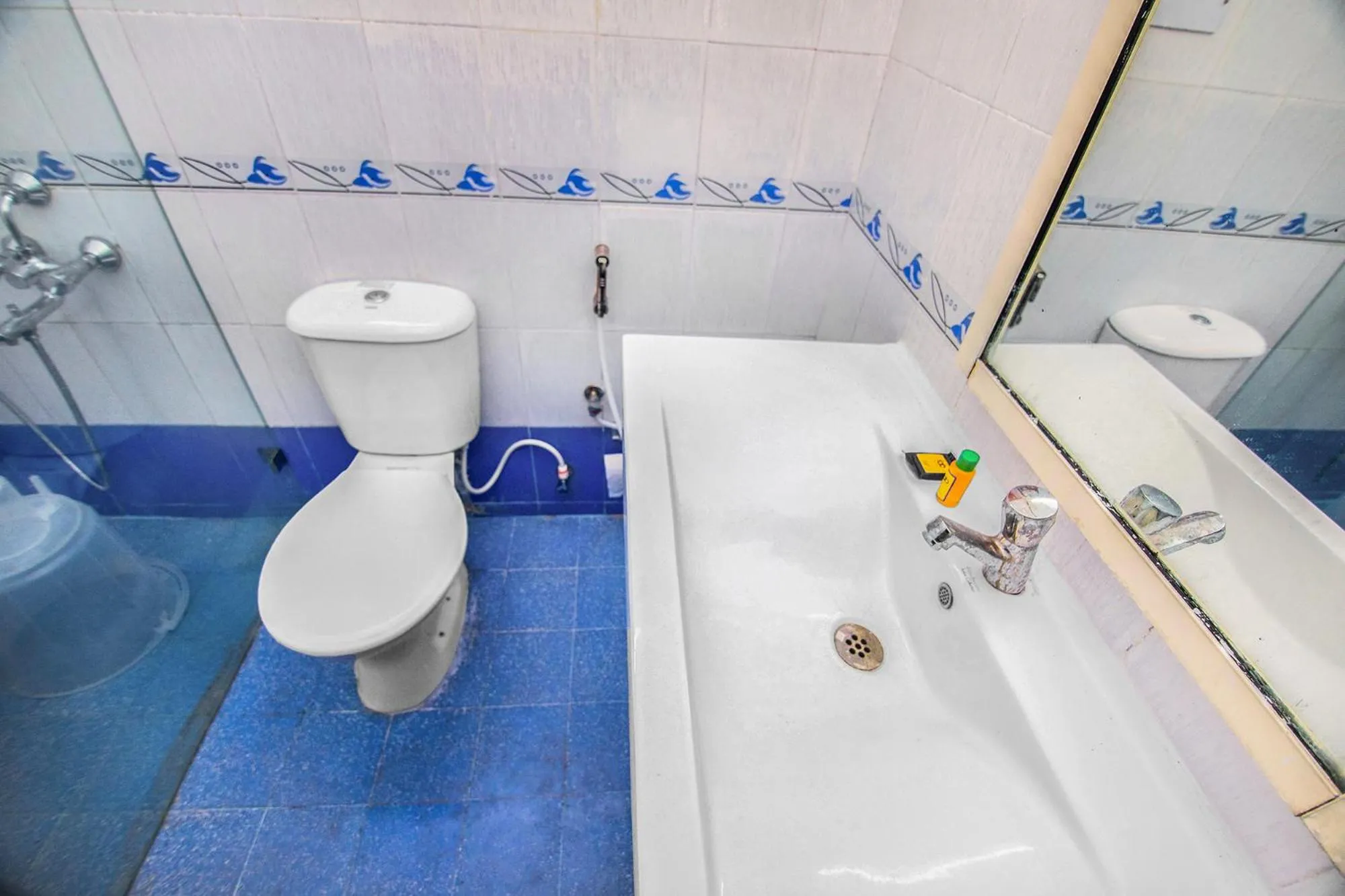 Toilet in FabExpress Picnic Plaza Mylapore