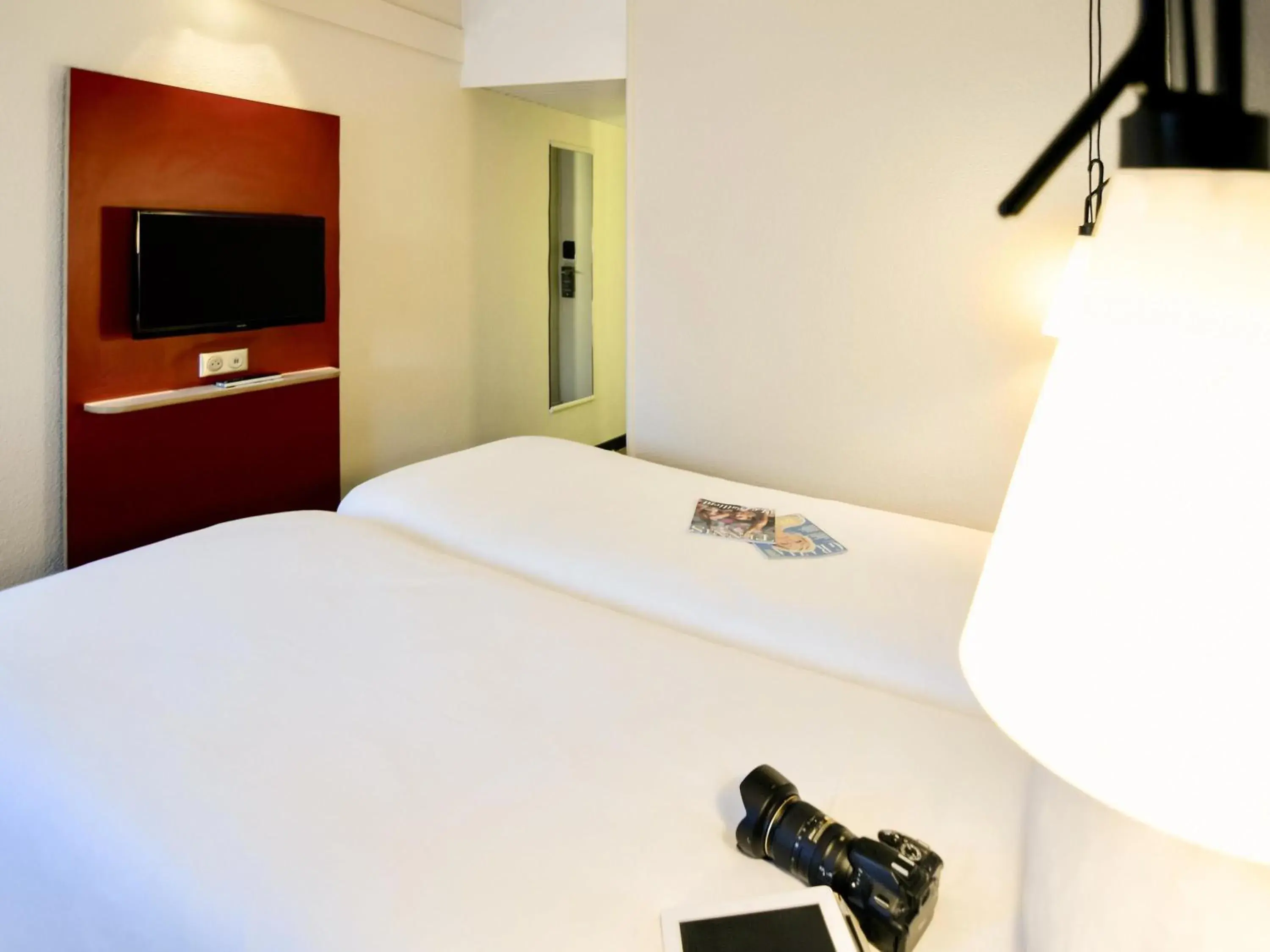 Bedroom, Bed in Ibis Nantes la Beaujoire Parc Expo Bedroom, Bed in Ibis Nantes la Beaujoire Parc Expo