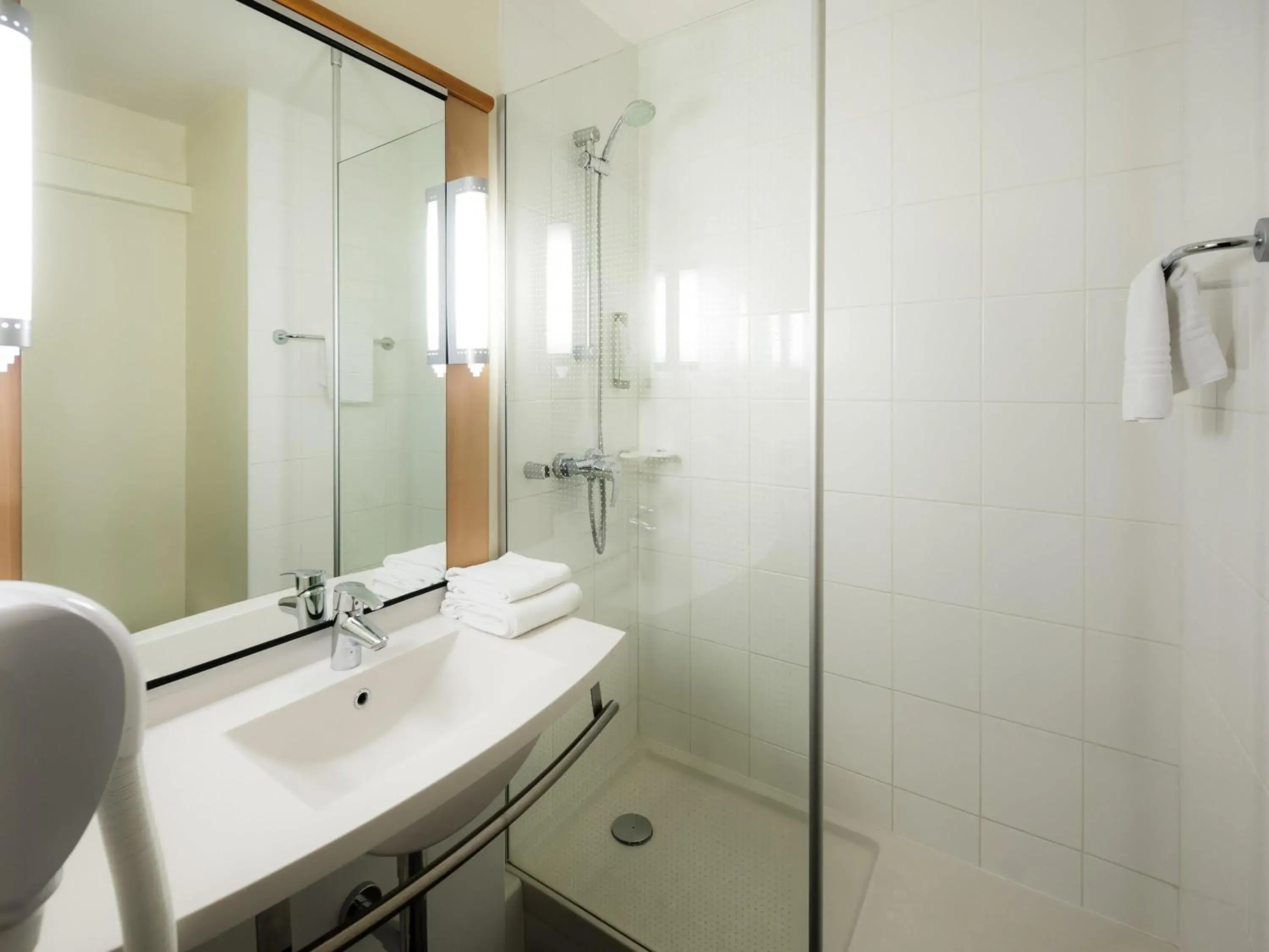 Bedroom in Ibis Nantes la Beaujoire Parc Expo Bedroom in Ibis Nantes la Beaujoire Parc Expo