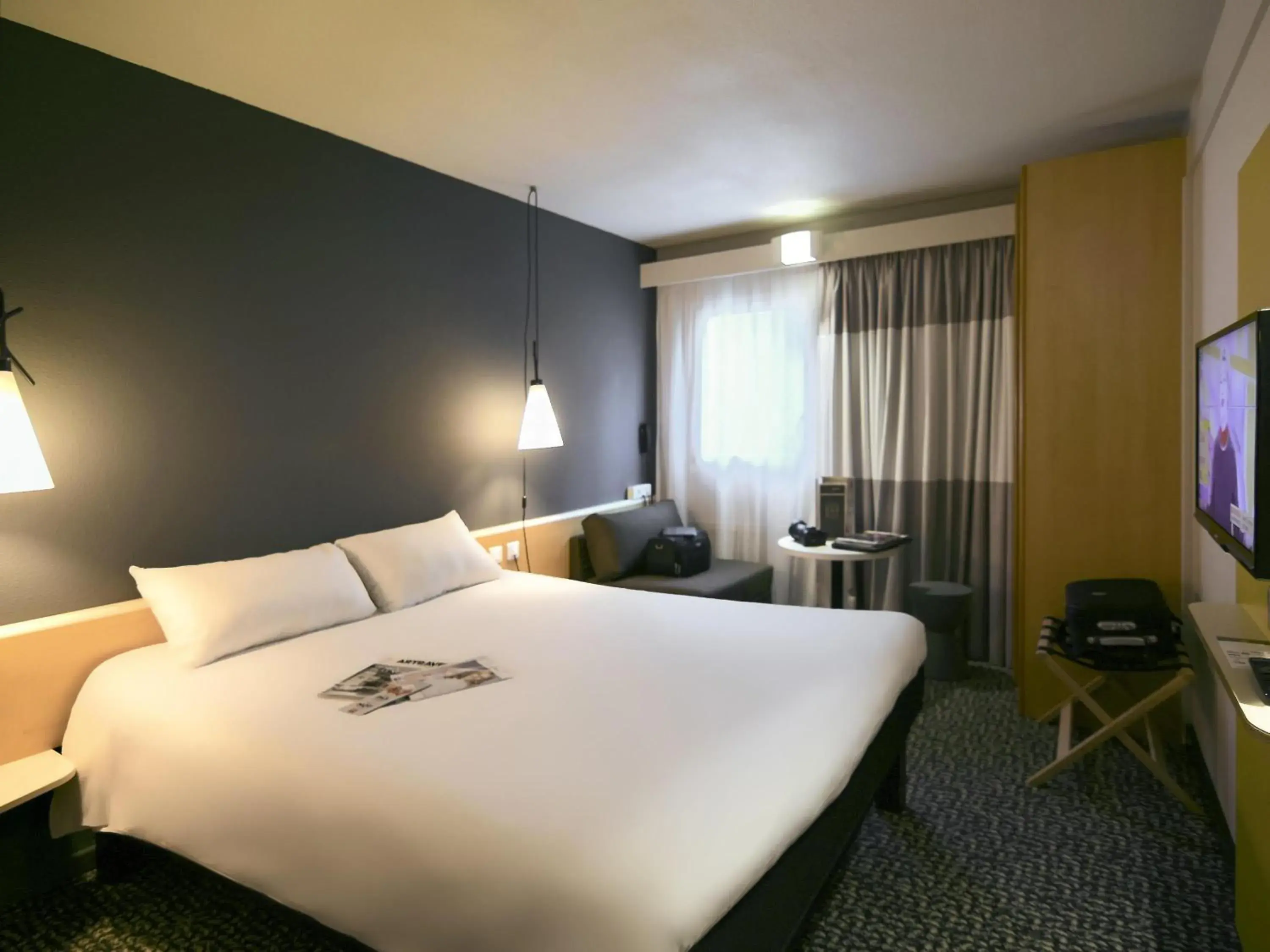 Bedroom, Bed in Ibis Nantes la Beaujoire Parc Expo Bedroom, Bed in Ibis Nantes la Beaujoire Parc Expo