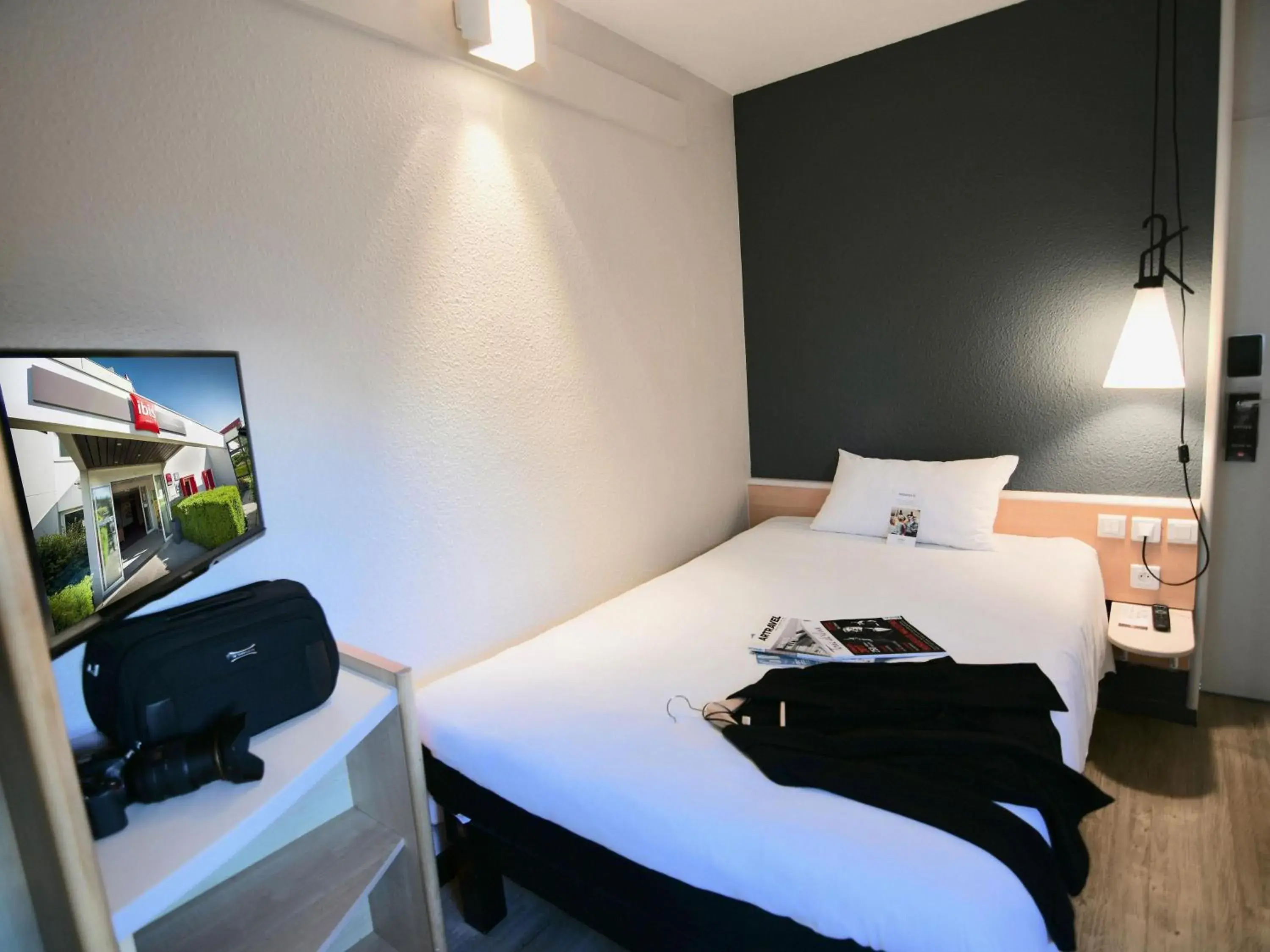 Bedroom, Bed in Ibis Nantes la Beaujoire Parc Expo Bedroom, Bed in Ibis Nantes la Beaujoire Parc Expo