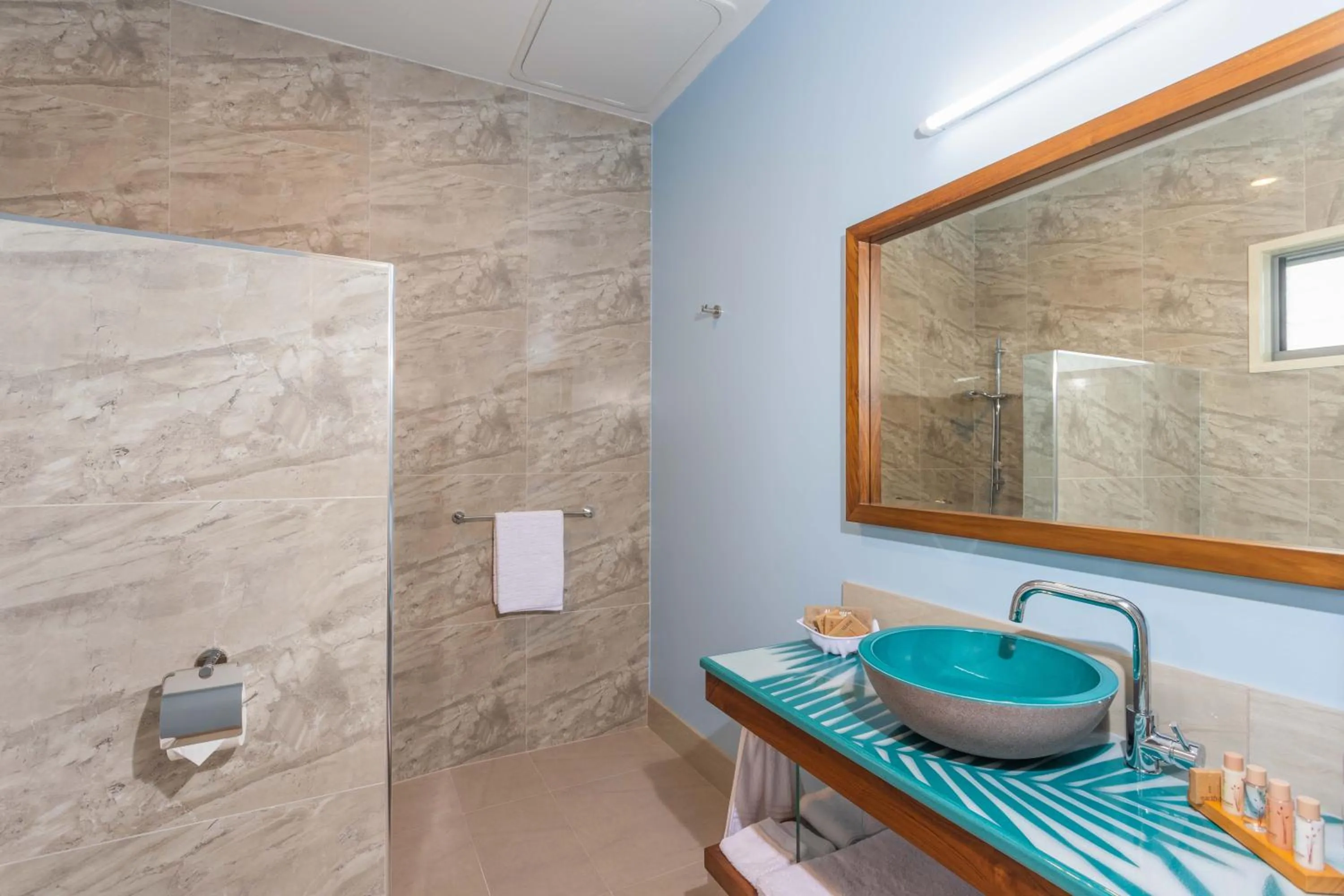Shower in Moana Sands Lagoon Resort - Adults Only