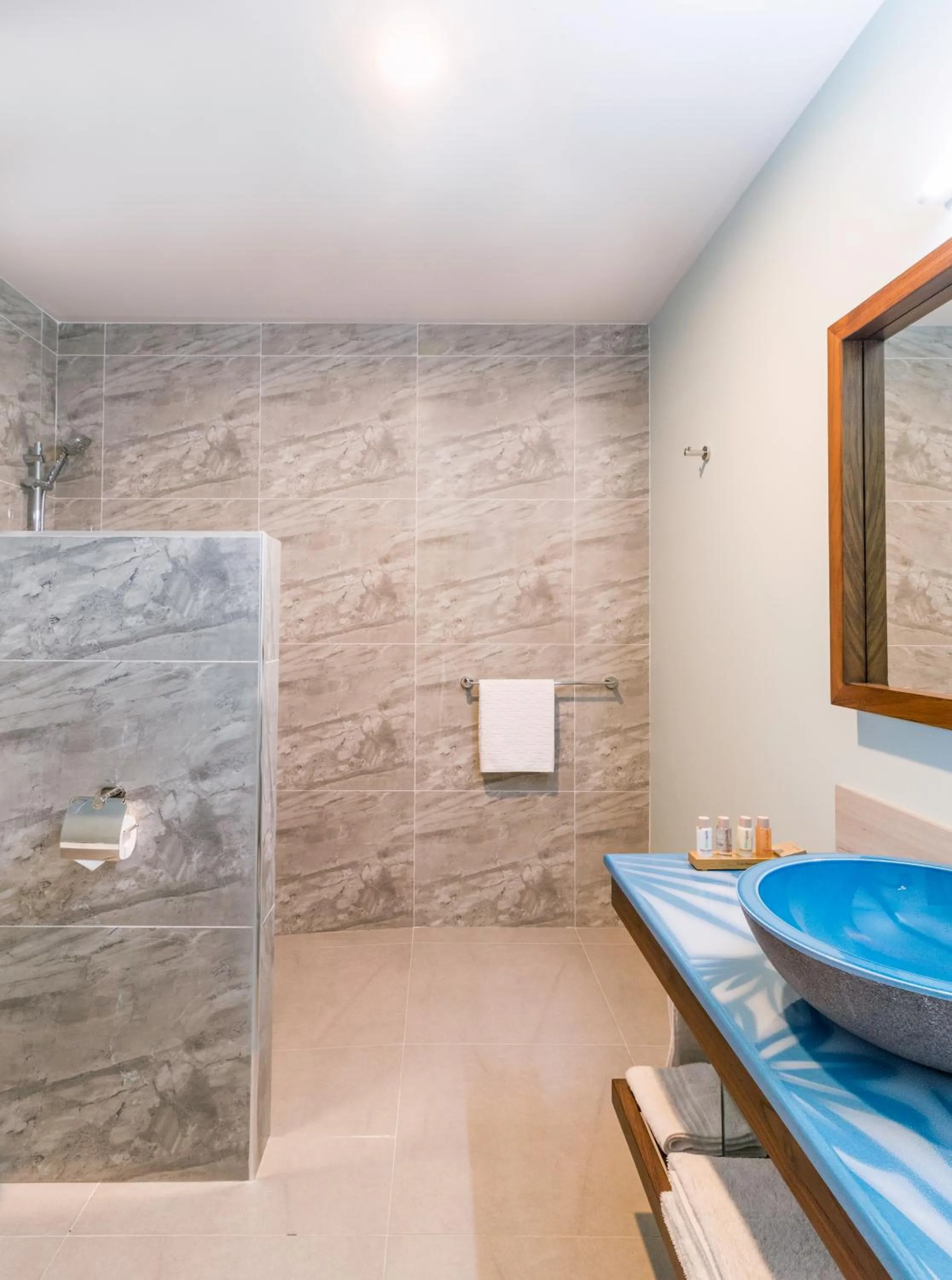 Shower in Moana Sands Lagoon Resort - Adults Only