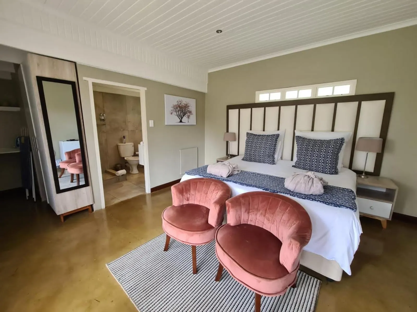 Photo of the whole room, Bed in Mount Shekinah Country Hotel