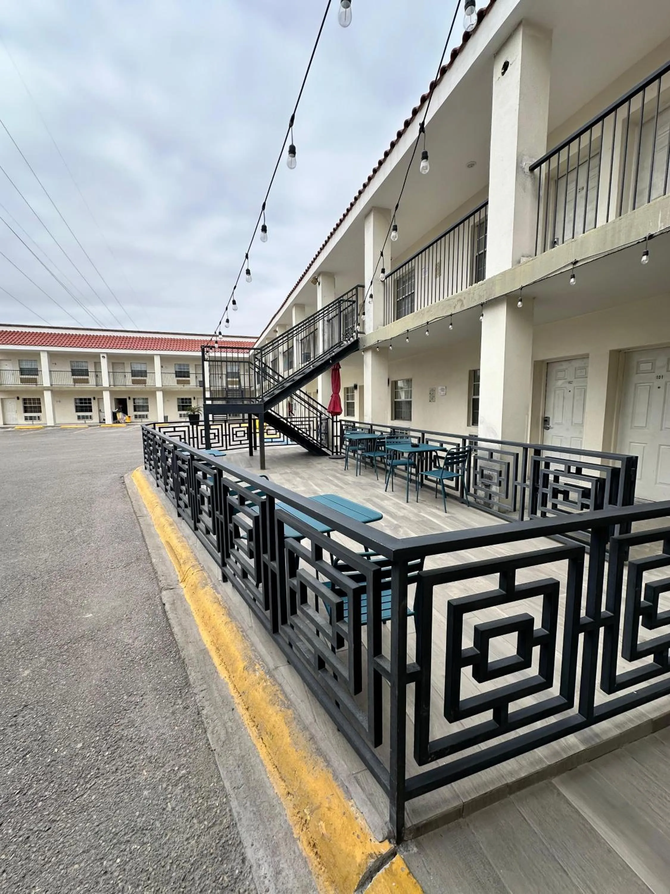 Property building in Hotel Quinta San Carlos Inn