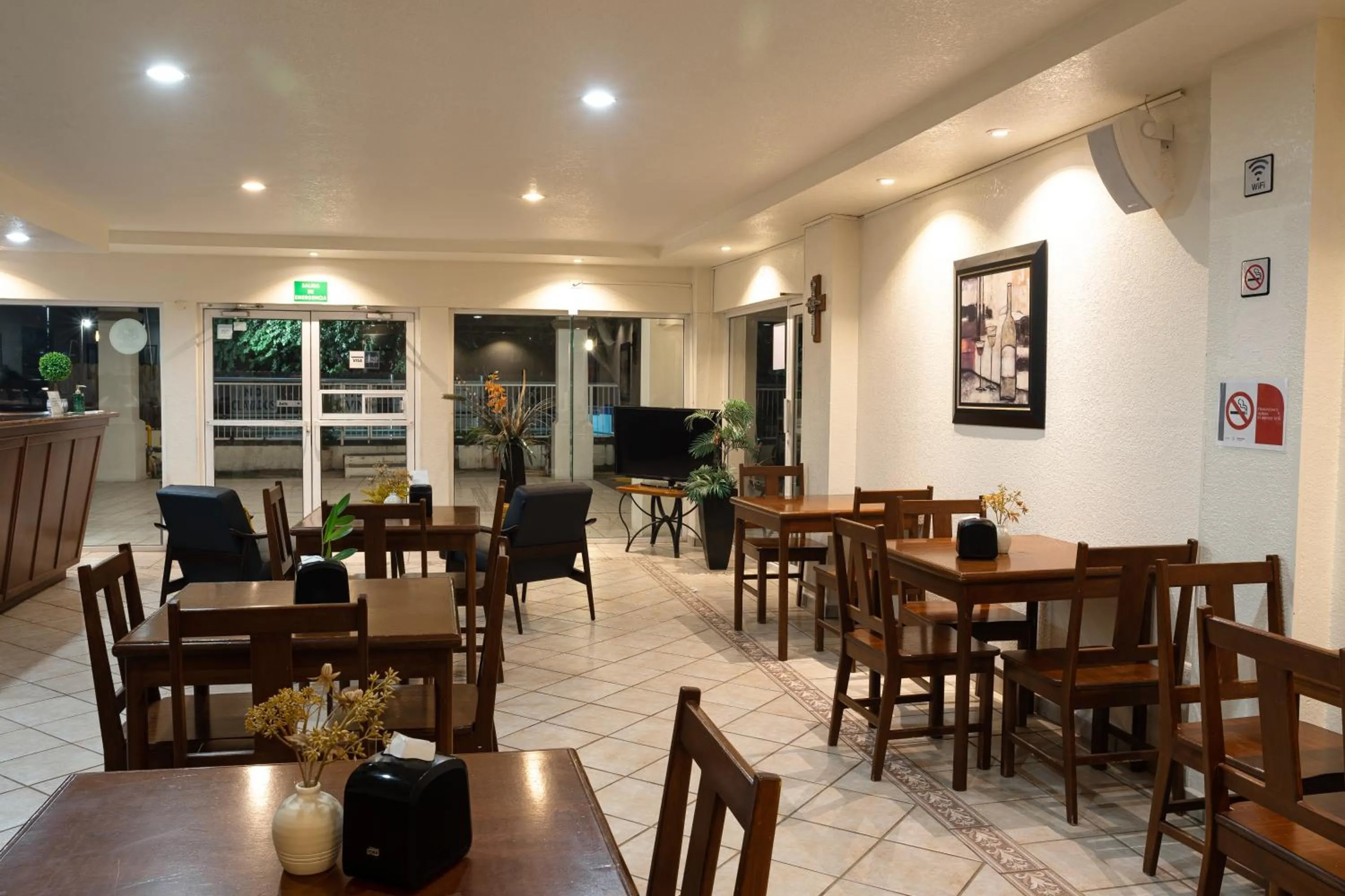 Restaurant/places to eat in Hotel Quinta San Carlos Inn