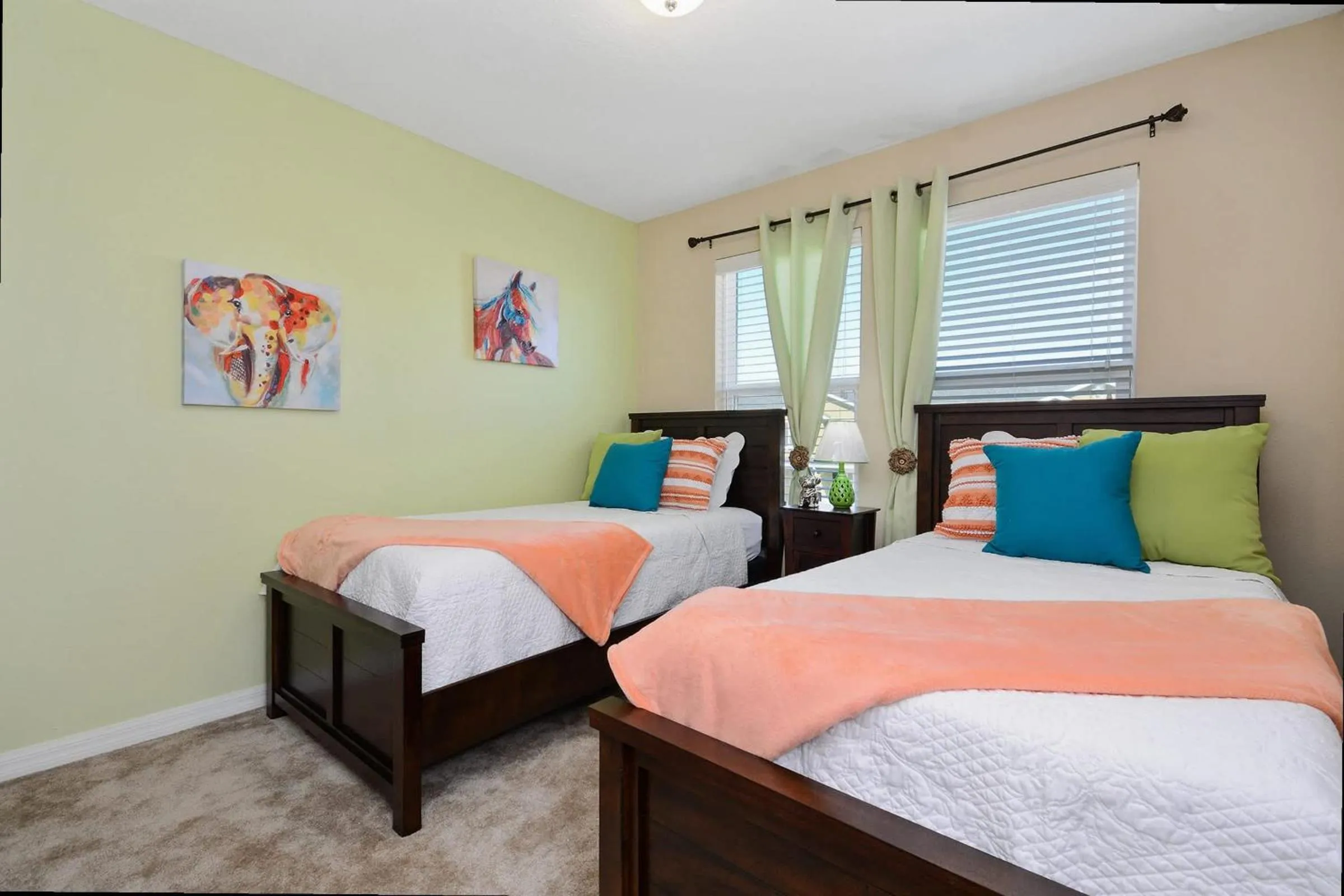 Bed in Family Friendly 4 Bedroom Close to Disney 5148