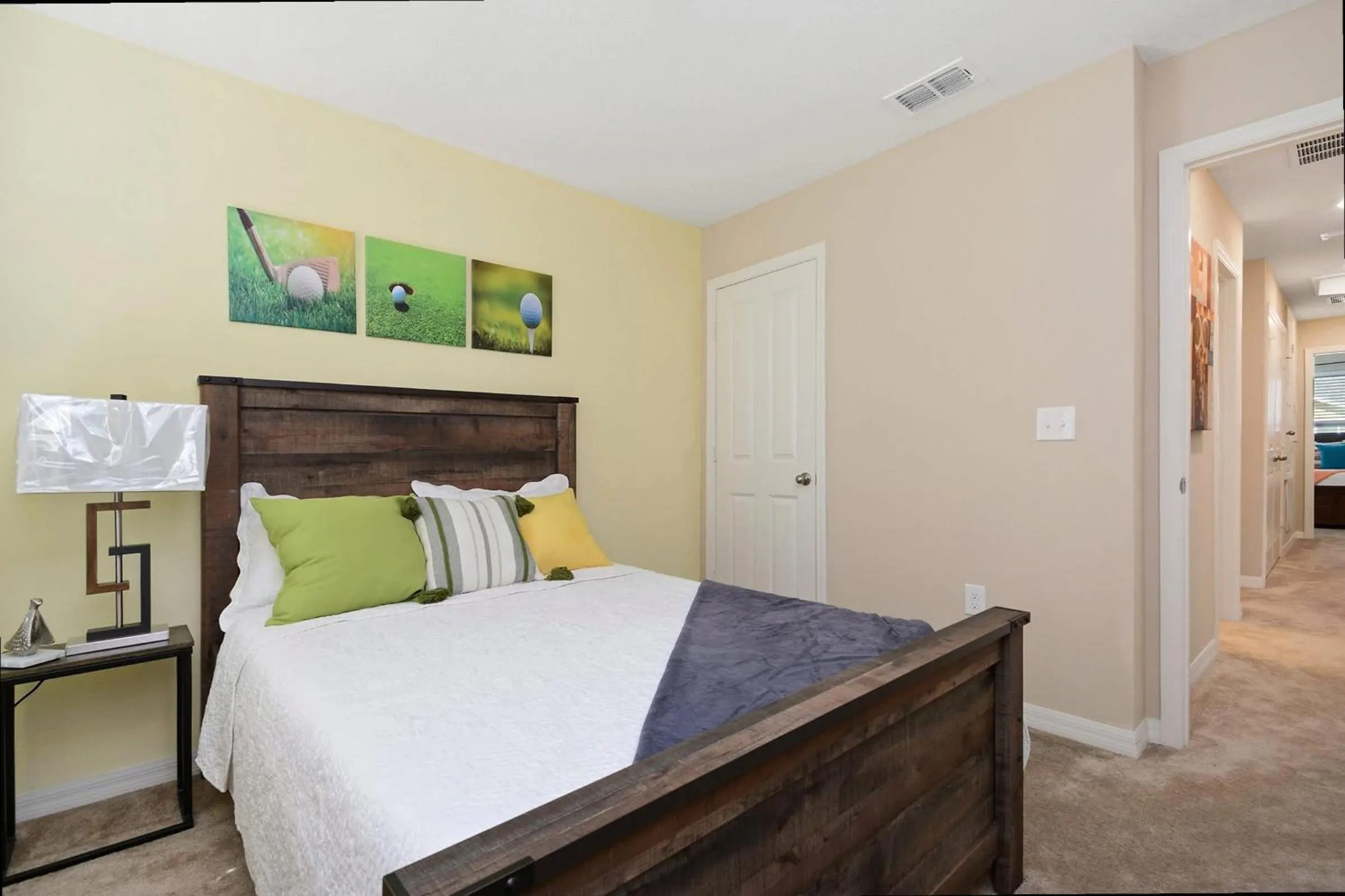 Bed in Family Friendly 4 Bedroom Close to Disney 5148