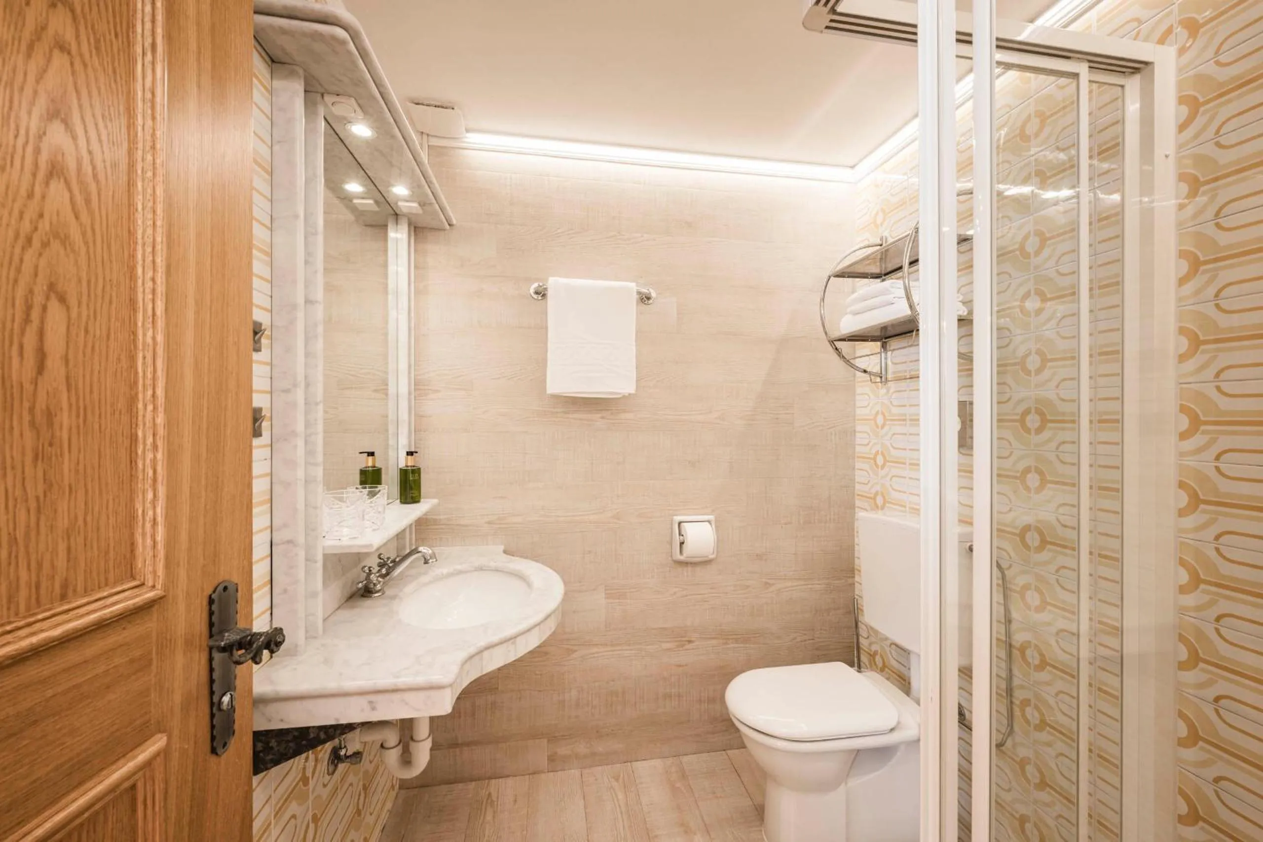 Shower in Hotel Cavallino D'Oro Bed&Breakfast